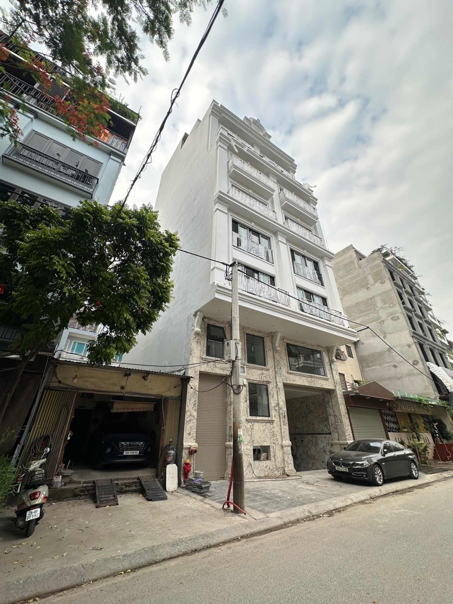Bán nhà mặt ngõ rộng Hoàng Hoa Thám, sổ đỏ, GPXD 8 tầng