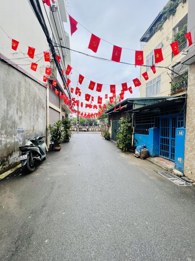 THỤY PHƯƠNG HÀNG HIẾM ÔTÔ TRÁNH KINH DOANH