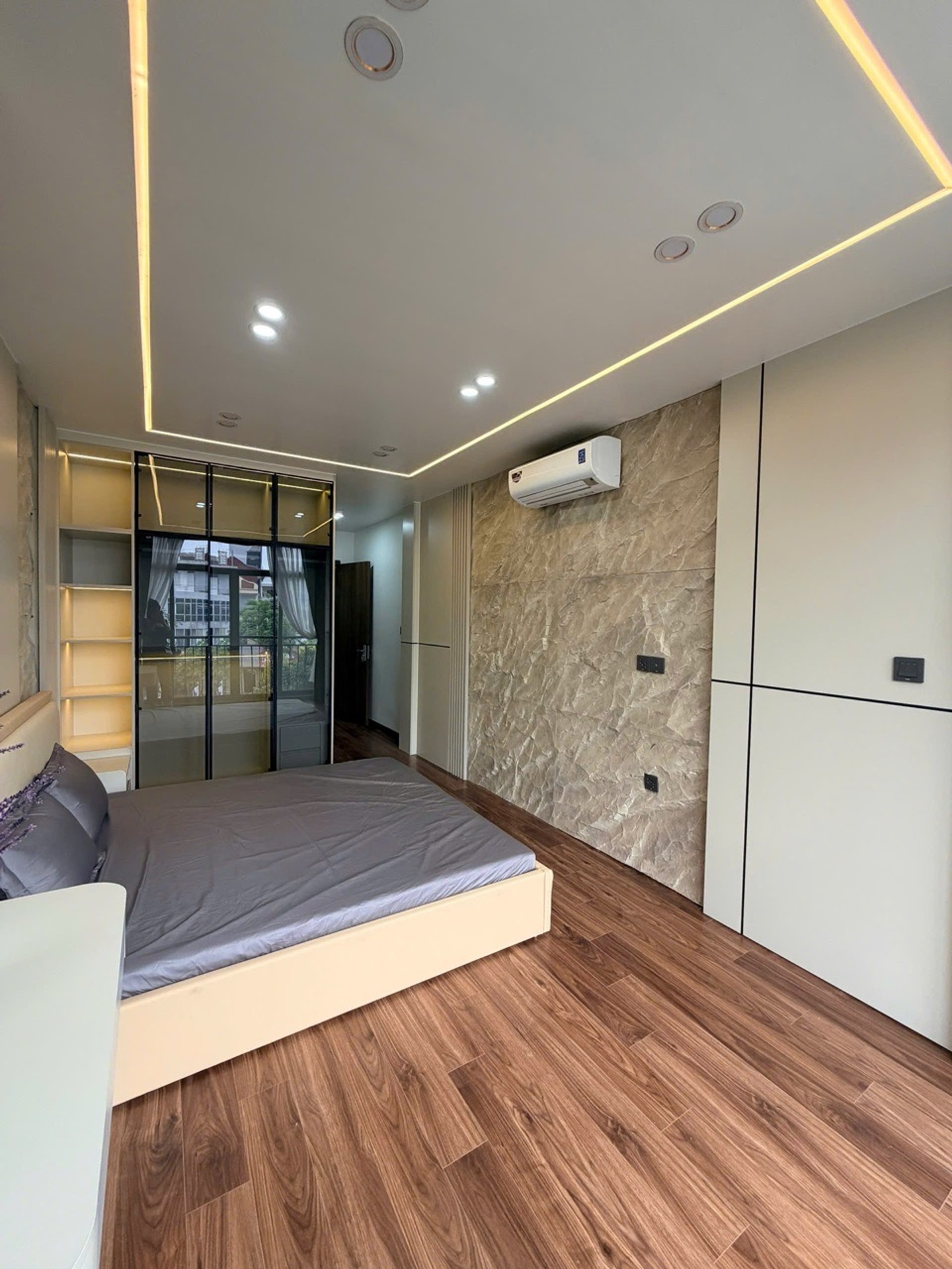 Nhà phố 8 tầng sầm uất, thang máy, kinh doanh đỉnh tại Ngô Gia Tự