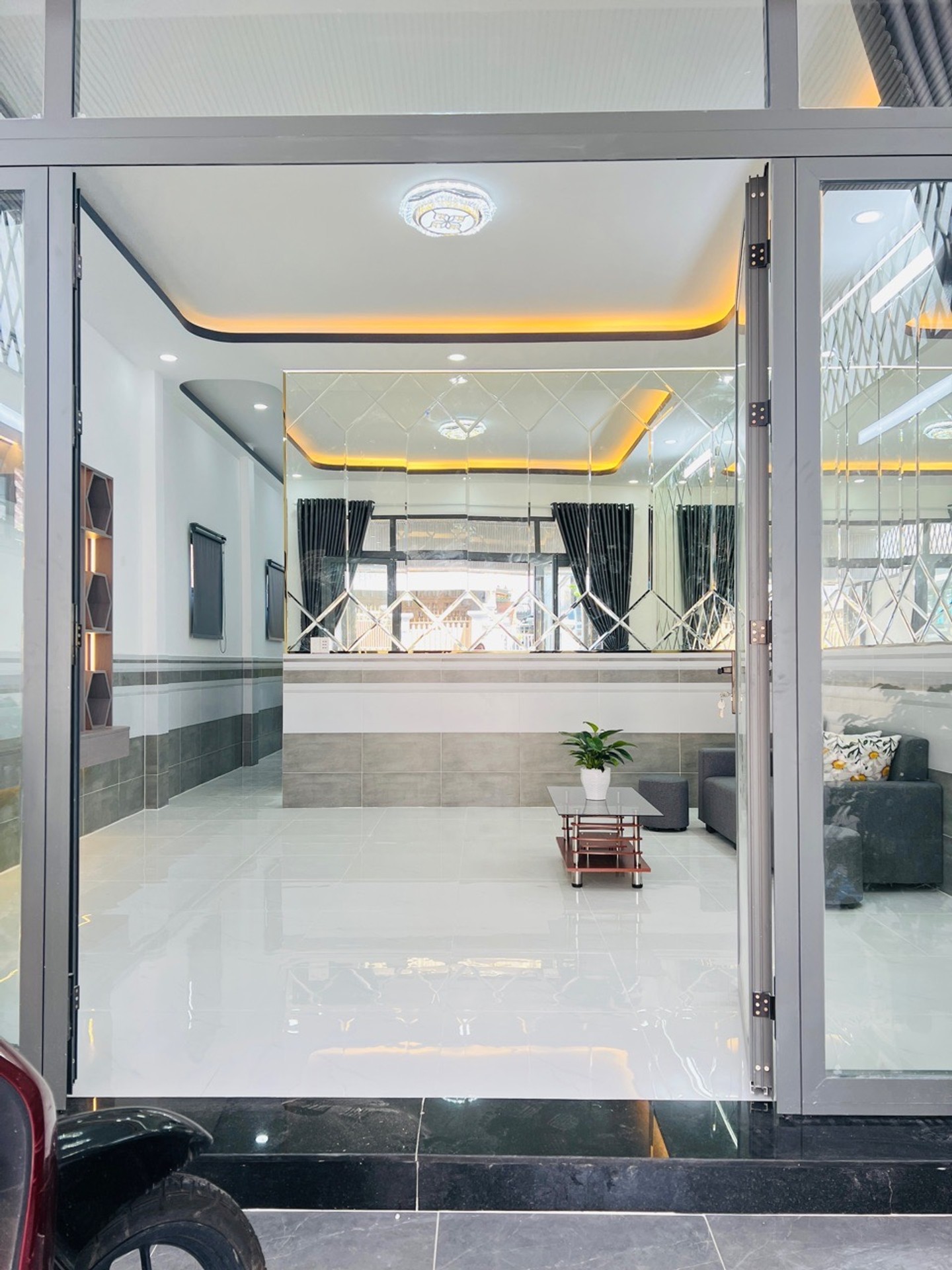 100M² – HẺM Ô TÔ THÔNG – CÓ CHỖ ĐẬU XE TRONG NHÀ – CHỈ 3,85 T.Ỷ!
SÁT Q7, CÁCH PMH CHỈ VÀI PHÚT
