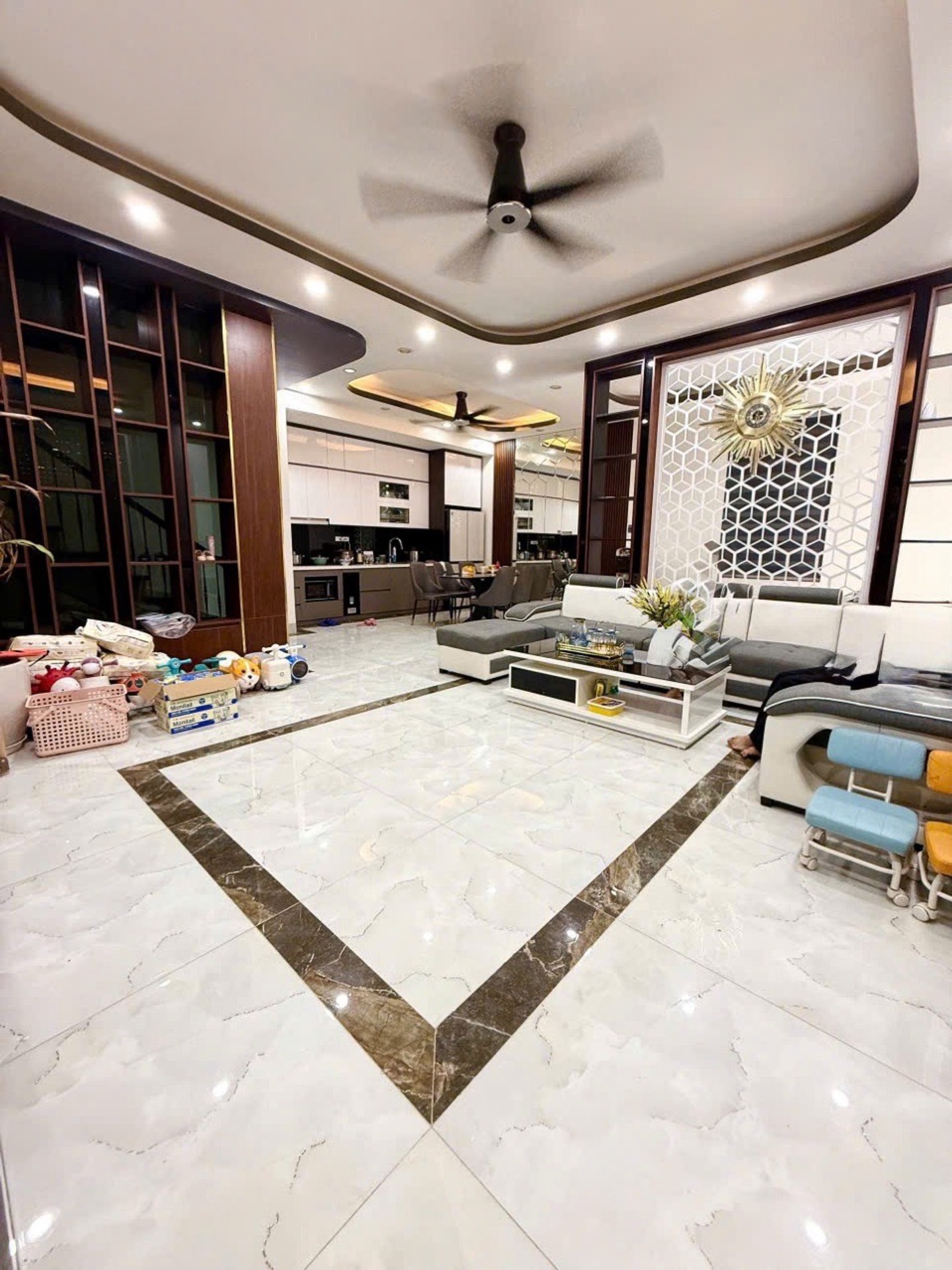 Nhà đẹp ở ngay 73m2  8.5m Mặt tiền - gần ĐH Công Nghiệp HH