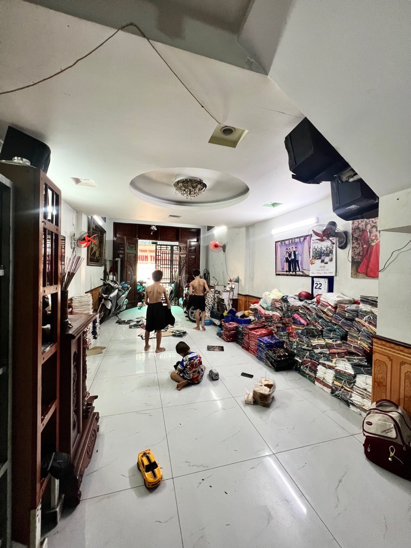 Nhà 5 tầng mới, 6 phòng ngủ, gần chợ Phú Thọ Hoà, giá 11.6 tỷ