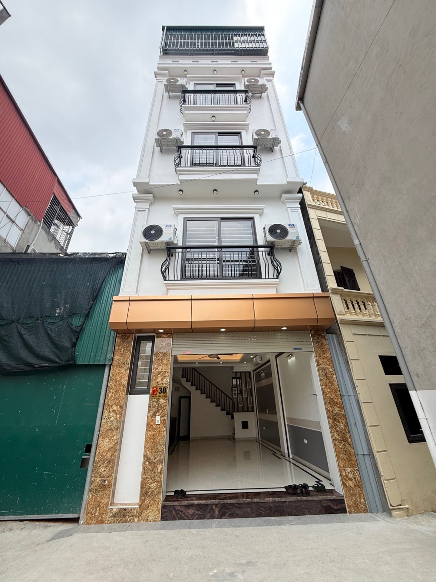 Nhà đep đại học công nghiệp
