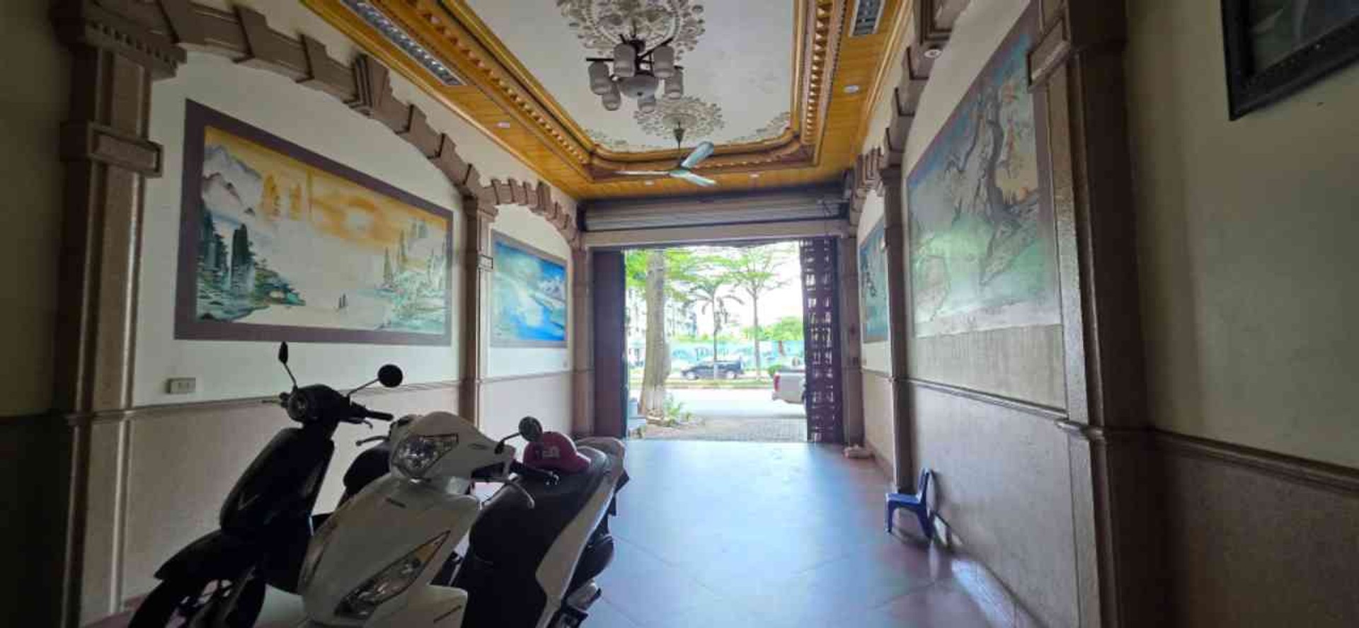 Bán nhà mặt phố Lạc Long Quân, 72m², 5 tầng, 6 phòng ngủ, pháp lý sổ đỏ