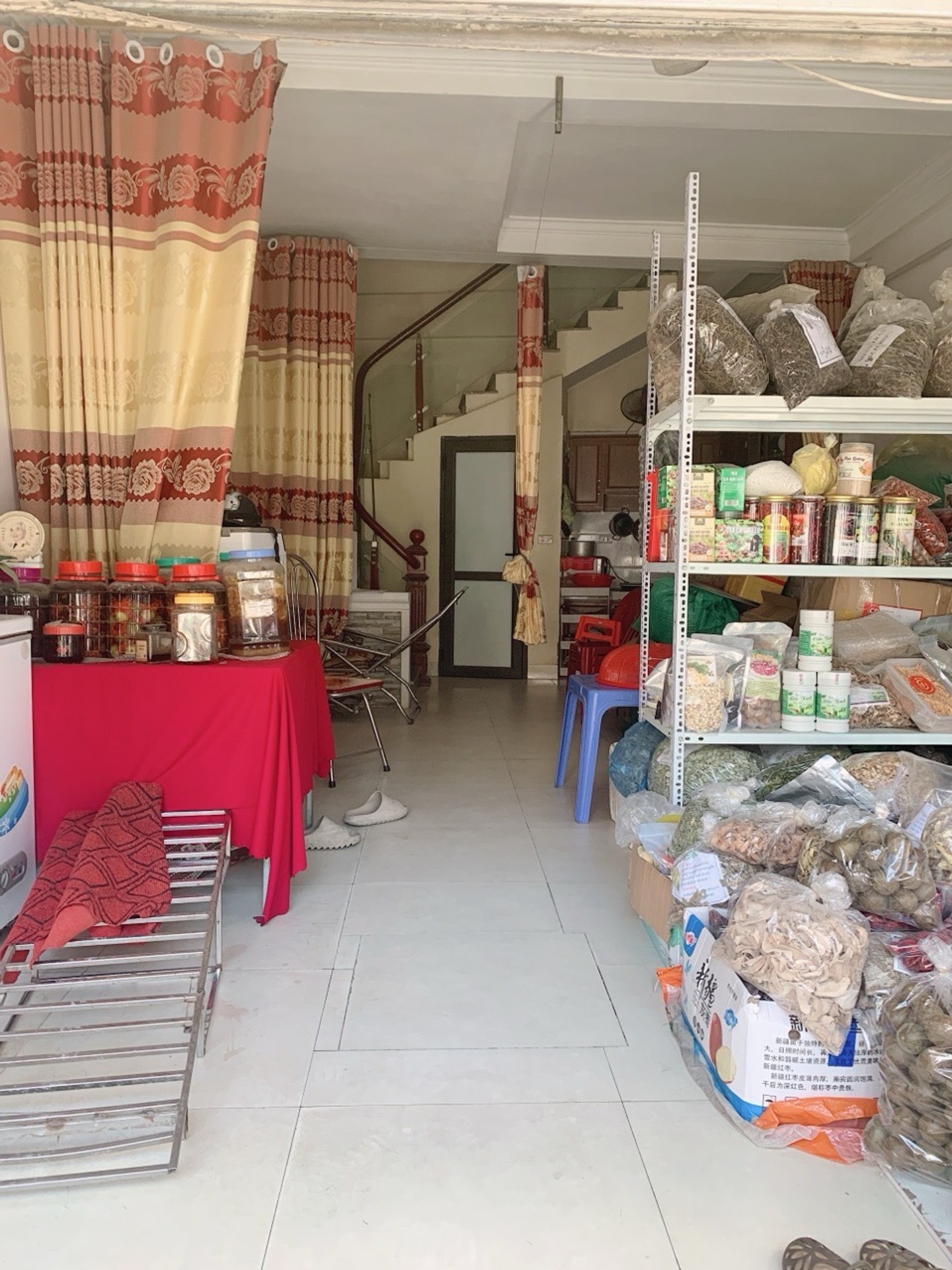 Bán nhà mặt phố kinh doanh sầm uất tại phường gần khu D Geleximco, mặt tiền 4.8m