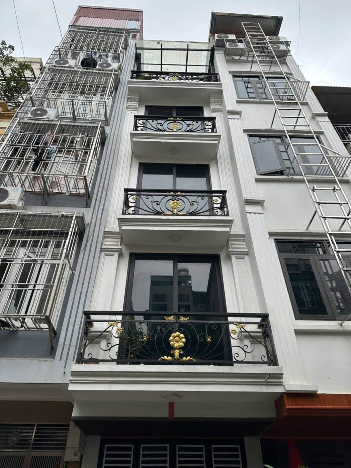 Bán nhà riêng 5 tầng tại Phú Diễn, diện tích 40.2m2, phù hợp kinh doanh và ở