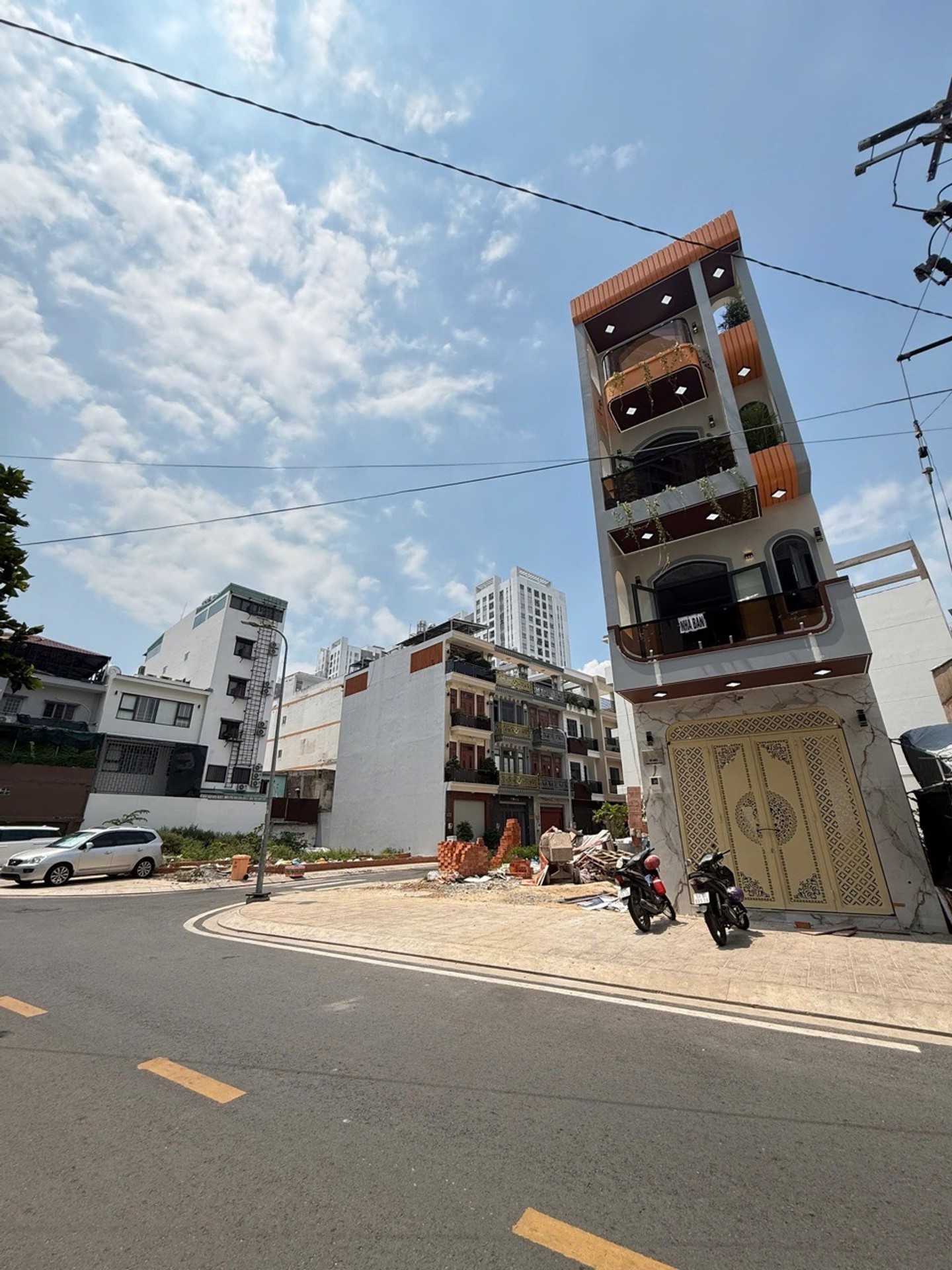 Nhà mặt phố hẻm ô tô rộng tại Tô Hiệu, Quận Tân Phú với 4 tầng hiện đại