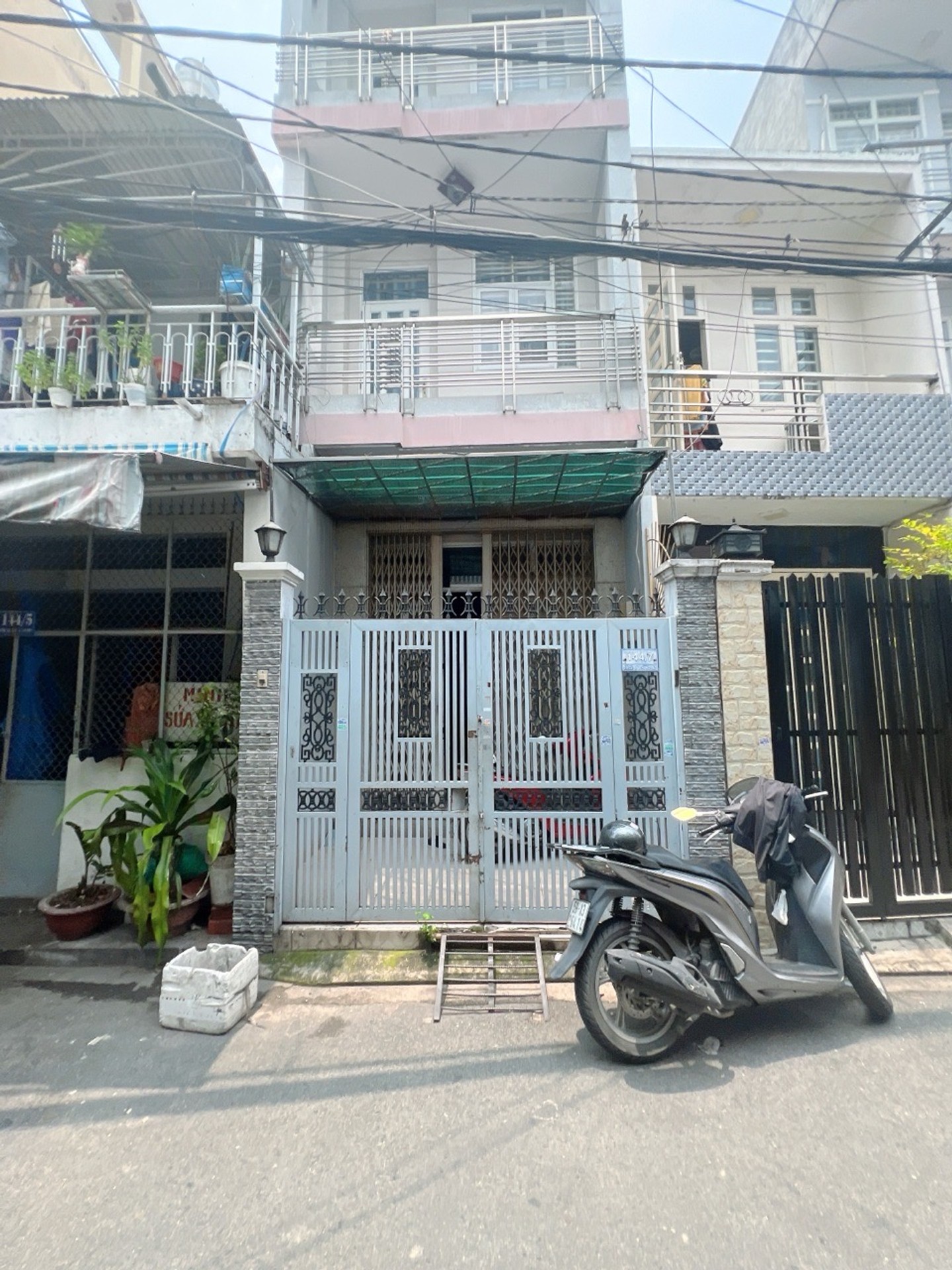 Nhà 4 tầng xây kiên cố, diện tích 42m² tại quận Tân Bình, thuận tiện kinh doanh
