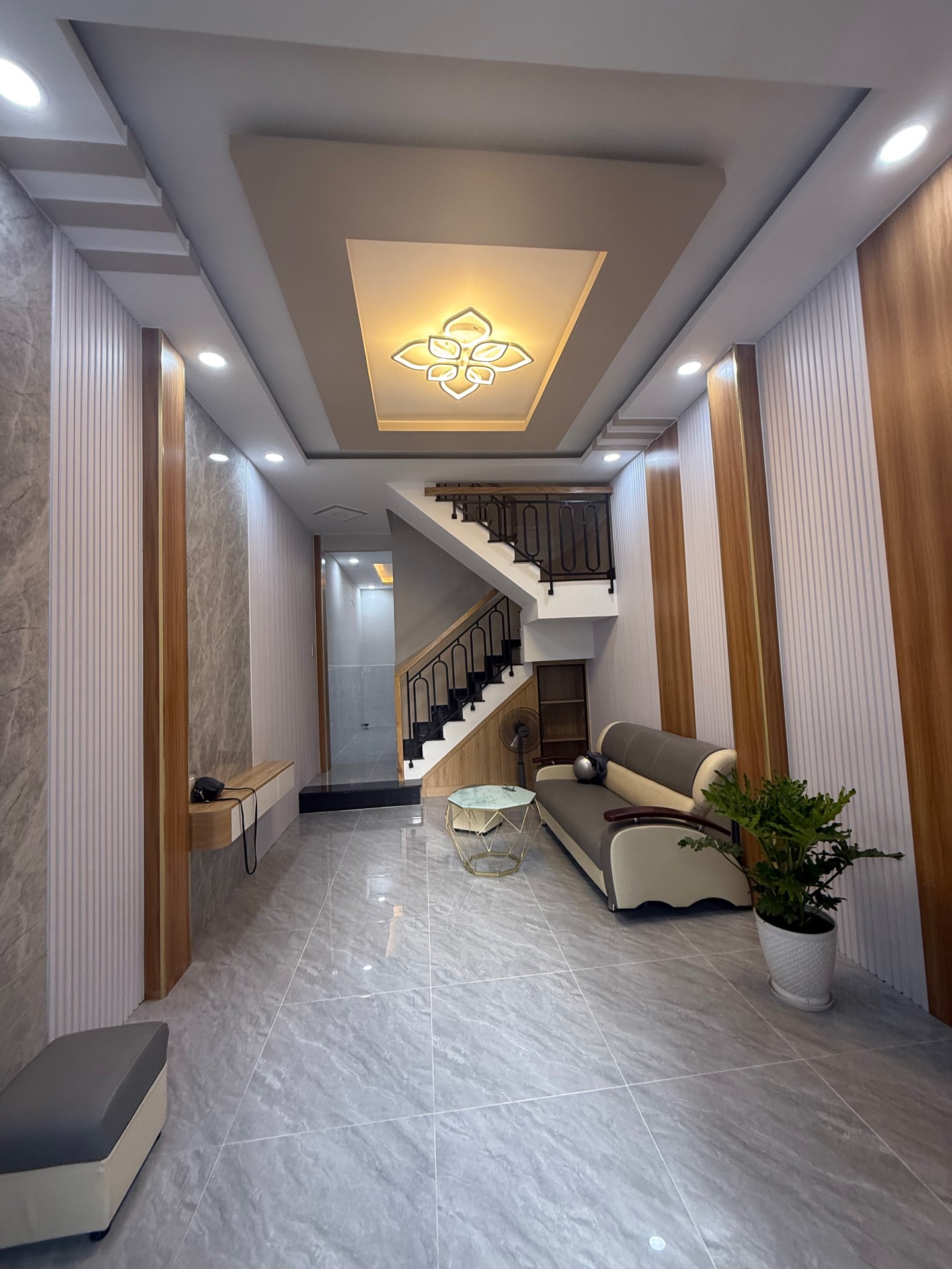 Bán nhà 2 tầng 2 phòng ngủ tại phường Gò Vấp, hẻm thông thoáng