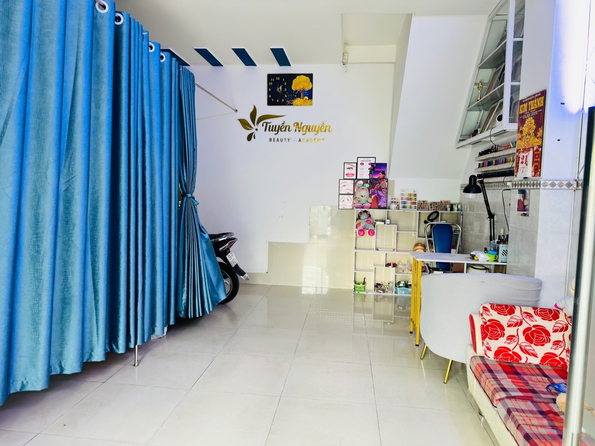 BÁN NHÀ- HẺM Ô TÔ TRÁNH - VỊ TRÍ ĐẸP - SÁT MẶT TIỀN PHAN VĂN HỚN - 82m² - NGANG BỀ THẾ 7M