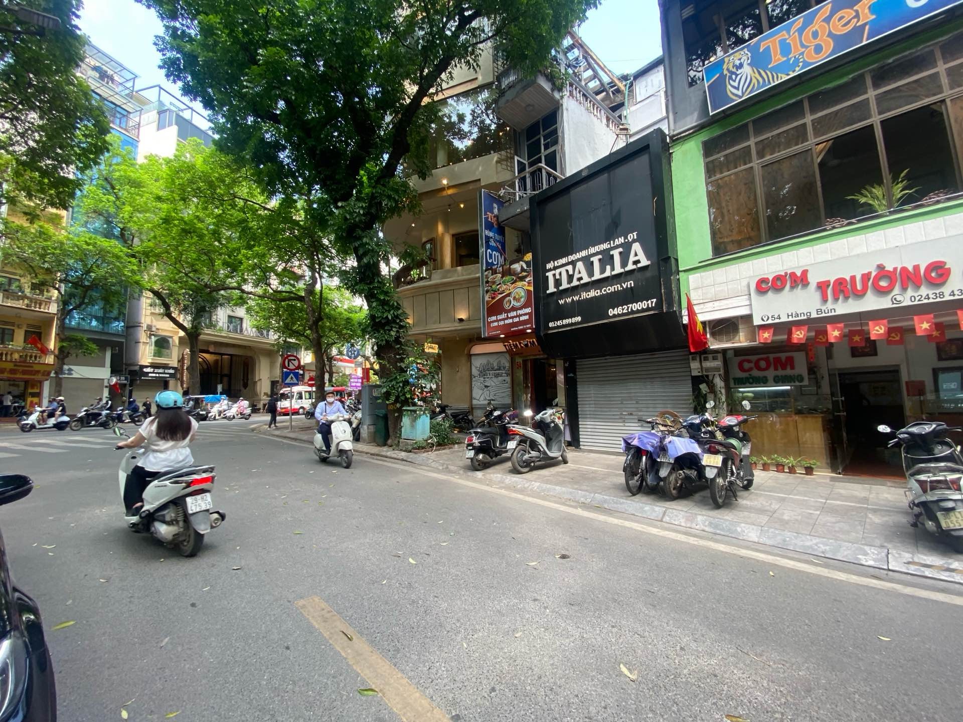 Nhà phố mặt tiền đắt giá giữa trung tâm quận Ba Đình