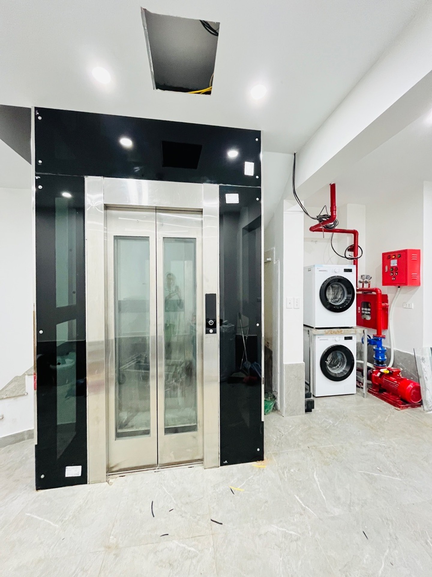 CCMN DÒNG TIỀN – THANG MÁY – LẠC LONG QUÂN – TÂY HỒ – NHÀ MỚI KÍNH COONG