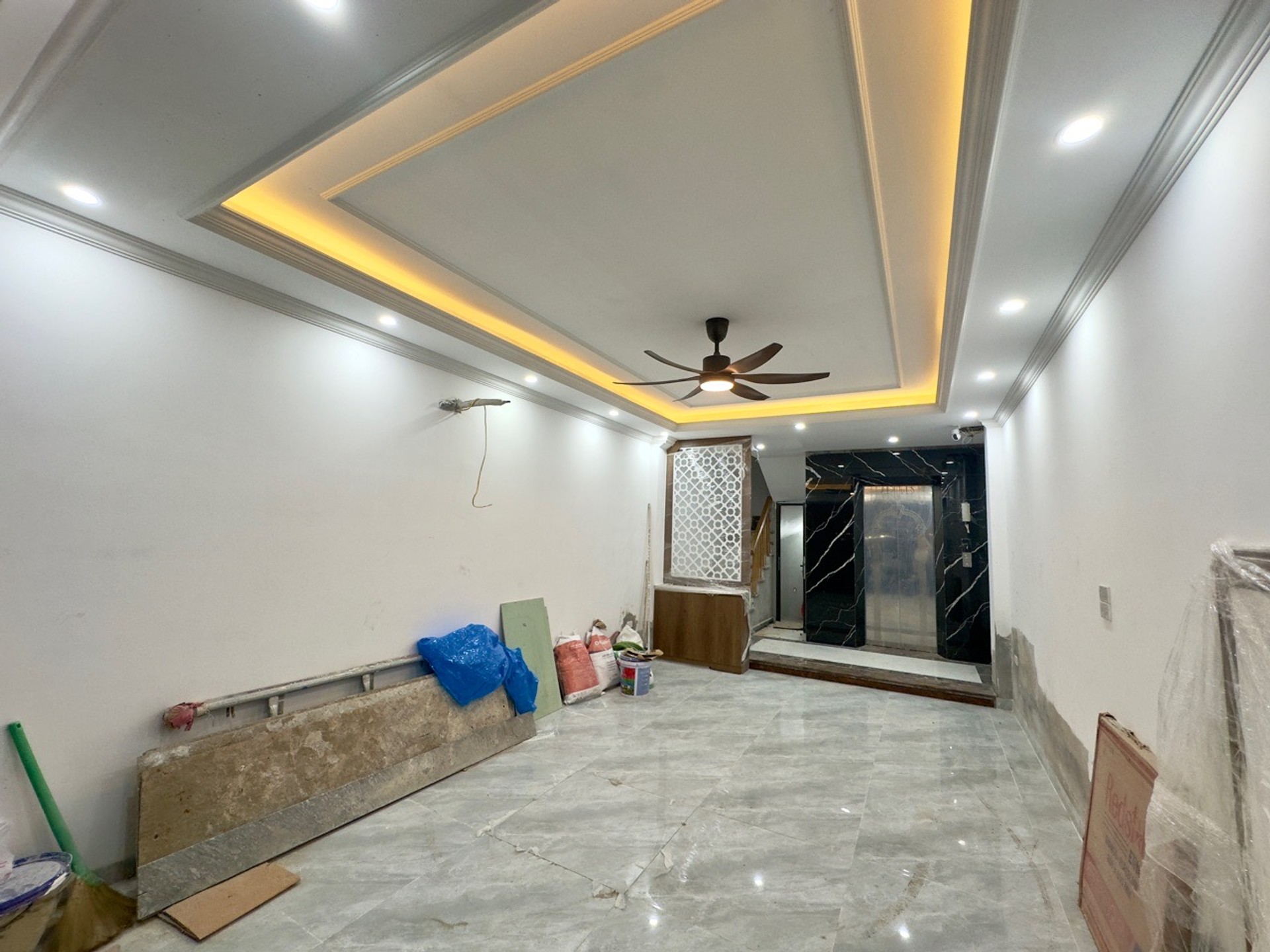 Nhà 7 tầng mới toanh, tiện nghi đỉnh cao ngay Hồ Tùng Mậu