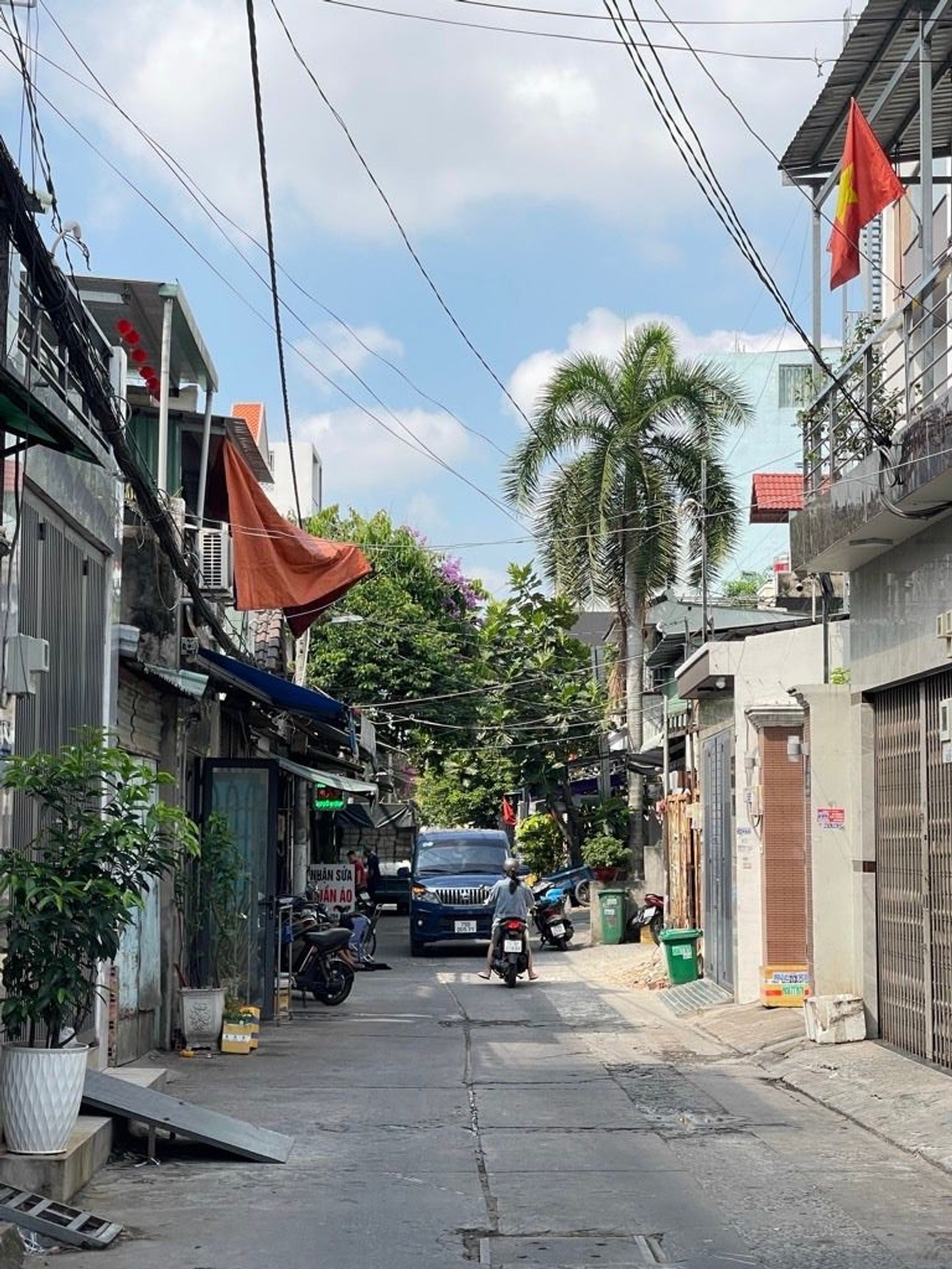 Bán nhà riêng 3 tầng tại phường Hương Lộ với diện tích 16,6 m2 và pháp lý đầy đủ