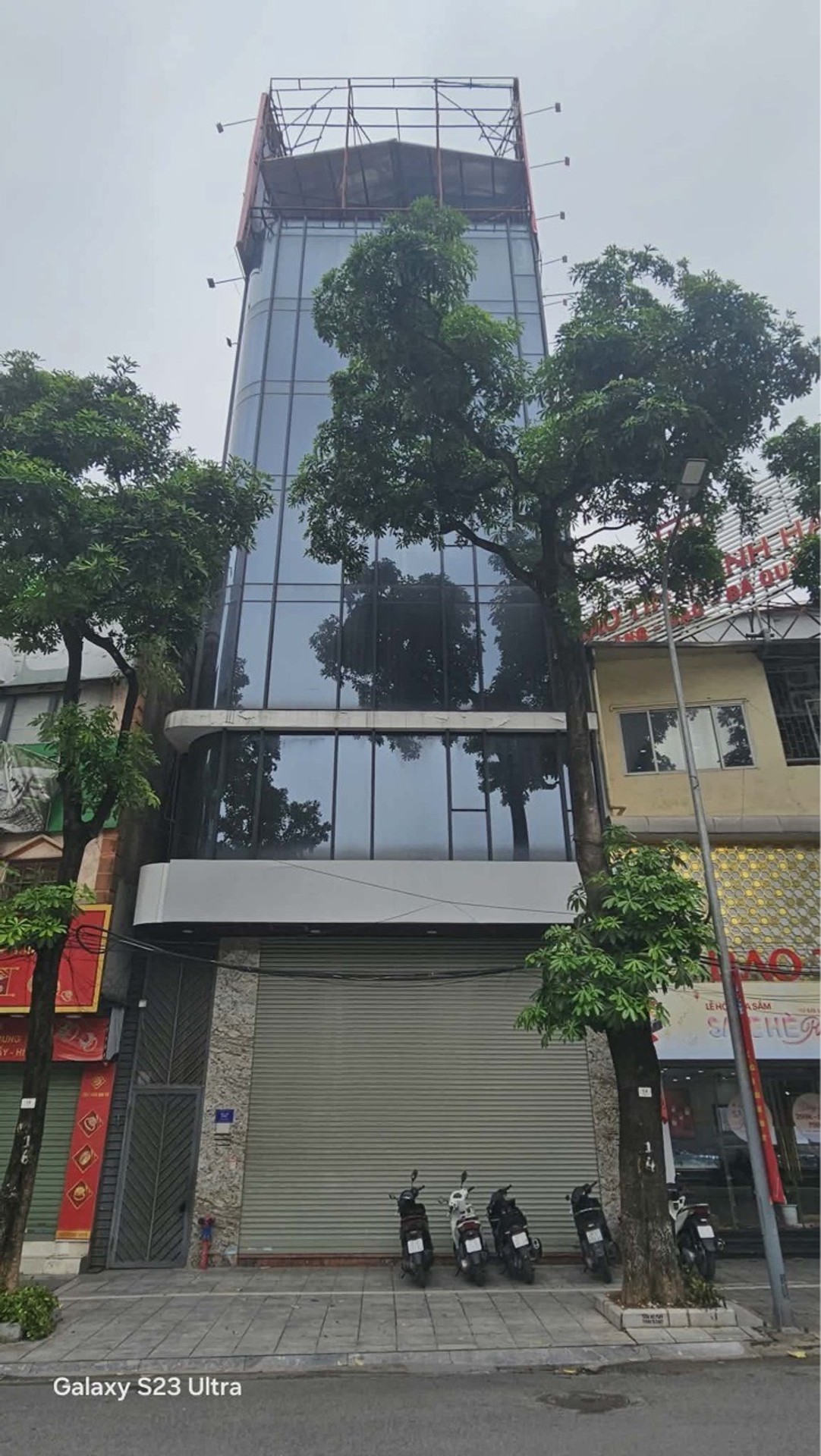 Nhà mặt phố đẳng cấp tại trung tâm Cầu Giấy, thiết kế hiện đại, mặt tiền 8m