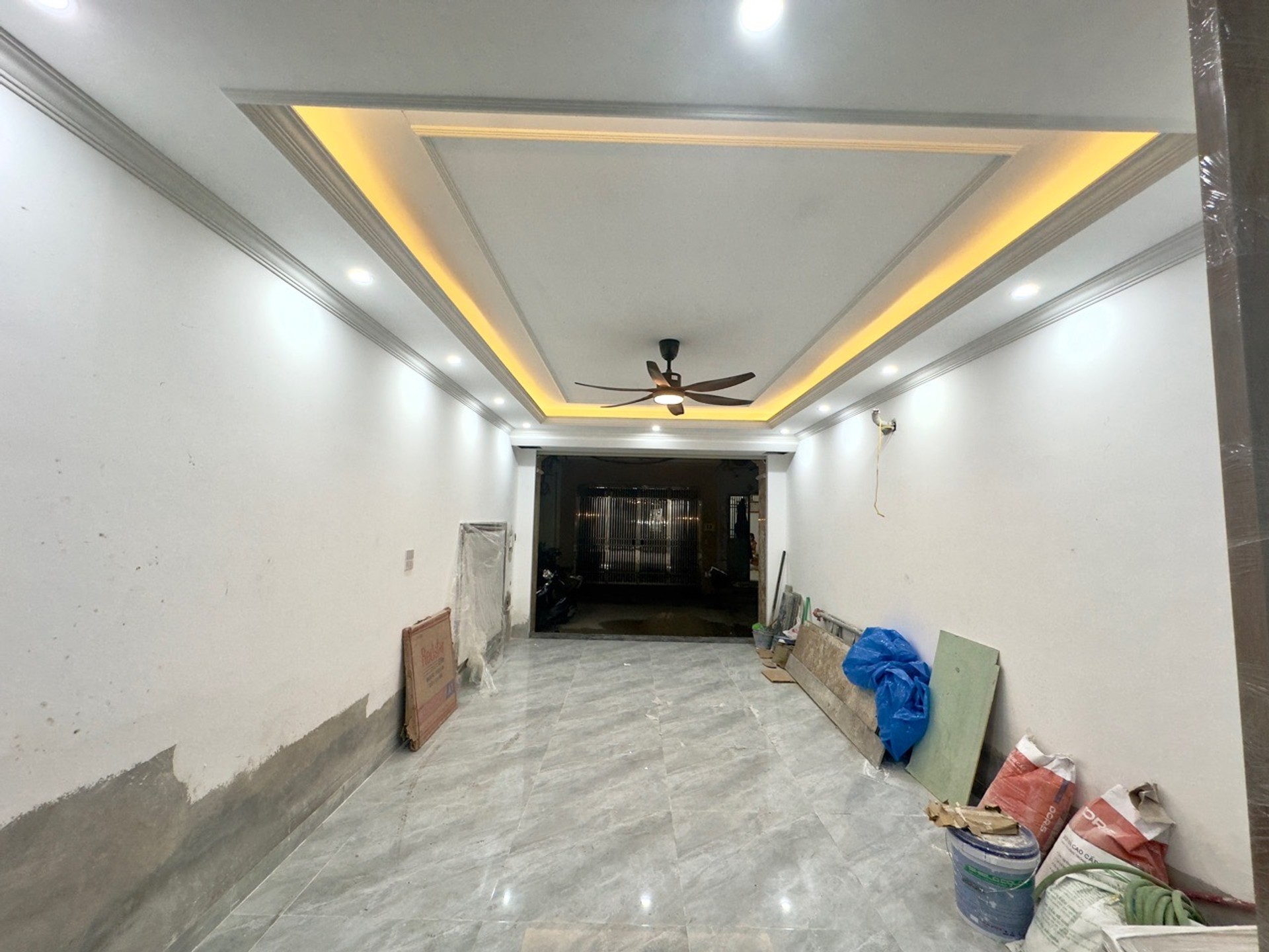 Nhà 7 tầng mới xây, thang máy, gara ô tô tại Hà Nội