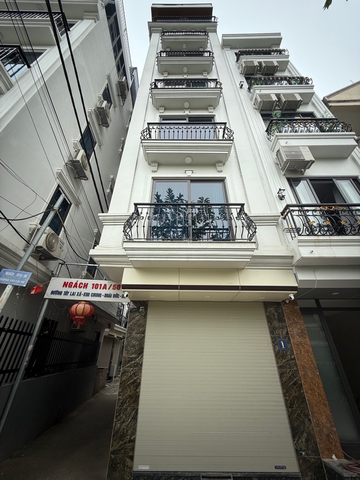 Bán nhà 7 tầng lô góc 3 mặt tiền view hồ tại quận nội thành
