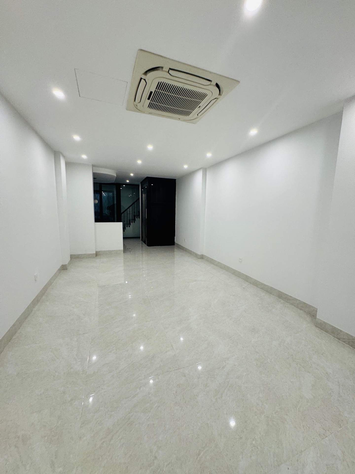 Bán nhà mặt phố Nguyễn Thái Học, Ba Đình, 7 tầng, 54m², 2 mặt thoáng, kinh doanh tốt, hơn chục tỷ