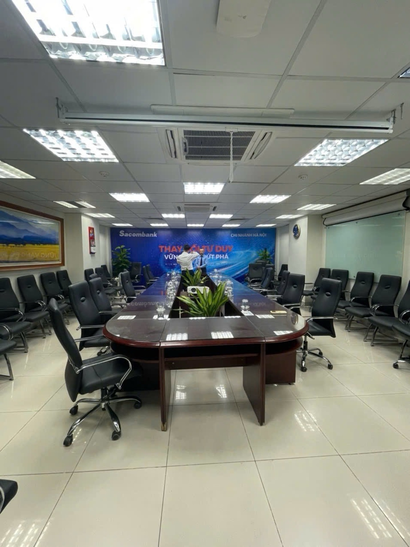 BÁN TÒA NHÀ- GẦN NGÃ TƯ - VỈA HÈ -THANG MÁY- DÒNG TIỀN ỔN ĐỊNH- VỊ TRÍ ĐẮC ĐỊA- TIỆN ÍCH NGẬP TRÀN