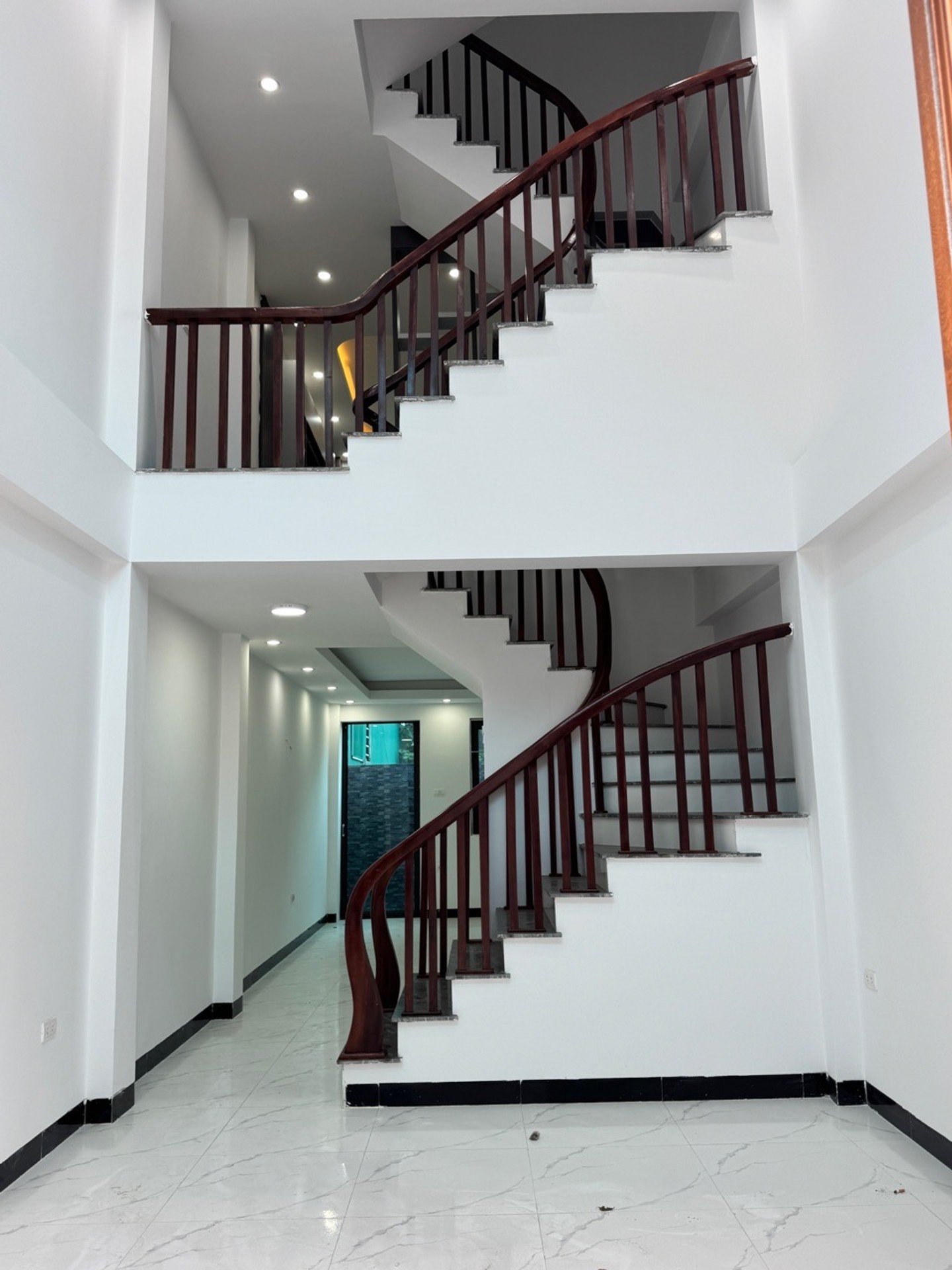 Bán nhà 5 tầng, 30m ra mặt đường chính Đại Hưng, đón đầu dự án Cao Tốc Ngọc Hồi giá trên 7 tỷ