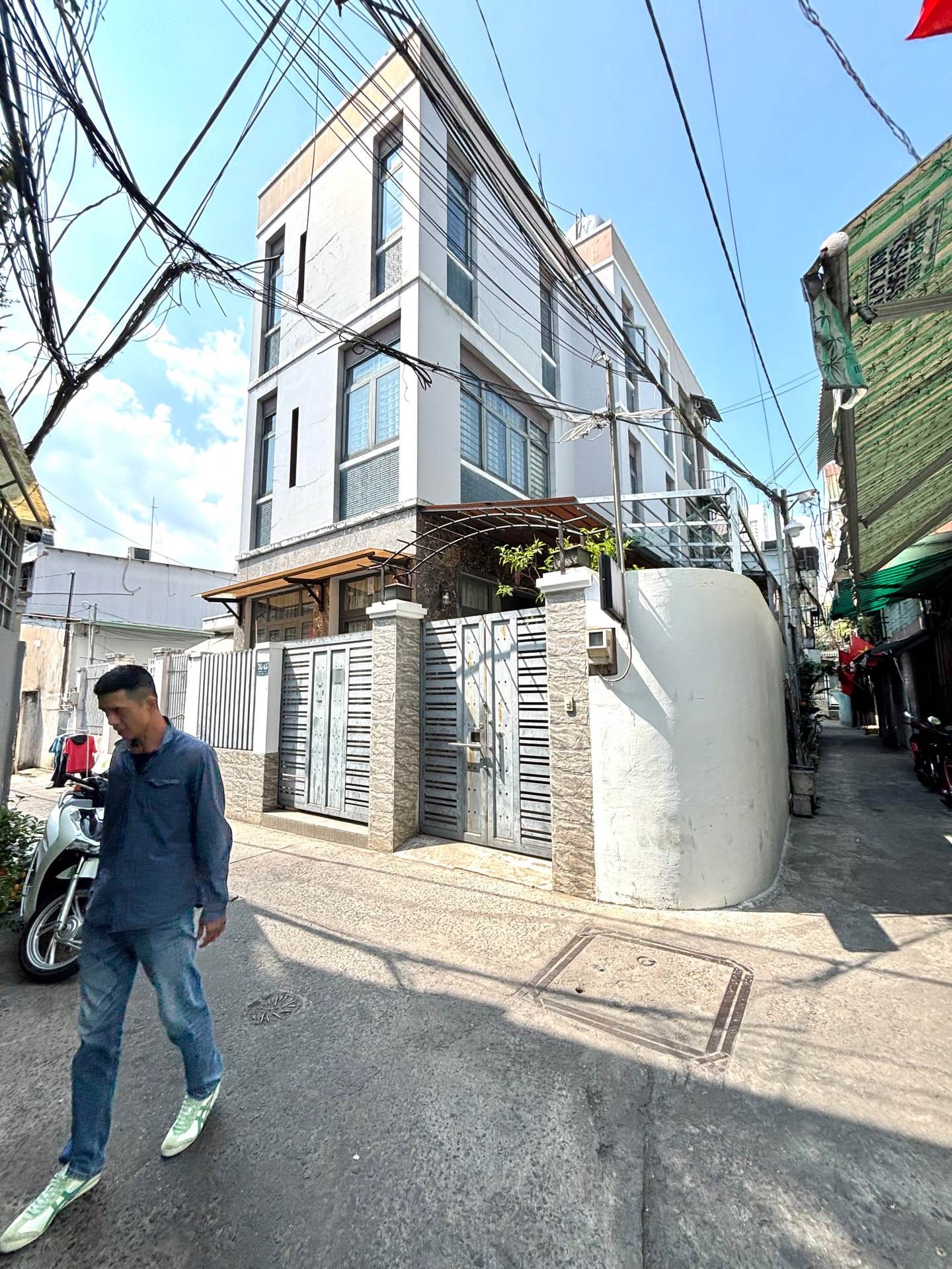 Bán nhà riêng 2 tầng tại Linh Chiểu, Thủ Đức, hẻm xe hơi, pháp lý chuẩn