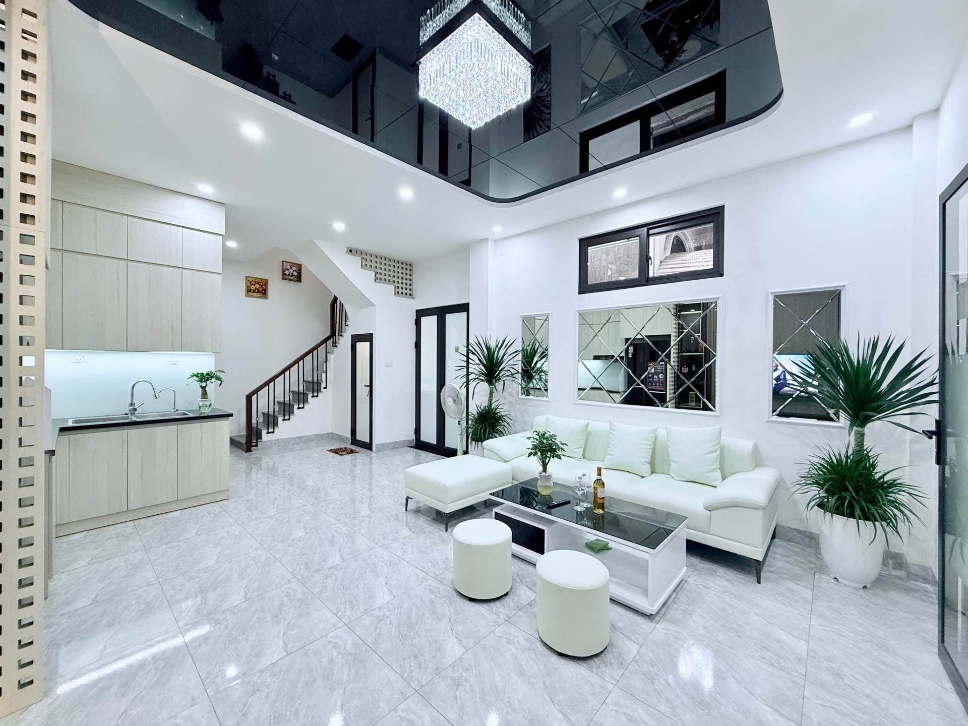 Bán nhà lô góc 6 tầng hướng Đông Nam tại phường Lê Trọng Tấn, Hà Nội