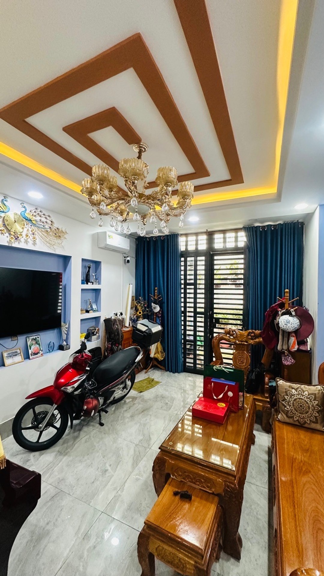 Nhà 5 tầng chắc chắn tại Tân Bình, sân thượng rộng rãi