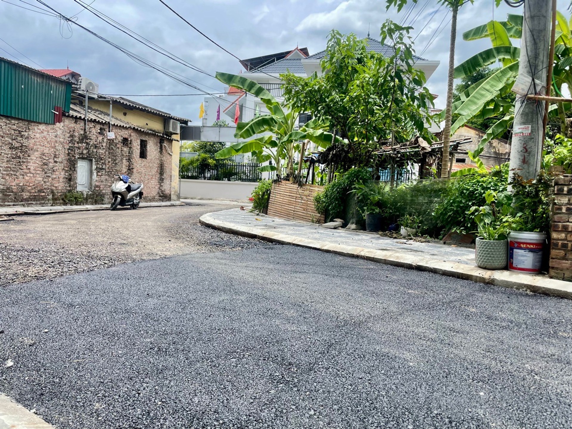 Bán đất 63,9m2 tại Đông Dư, mặt tiền 9,9m, pháp lý chuẩn, ô tô tránh