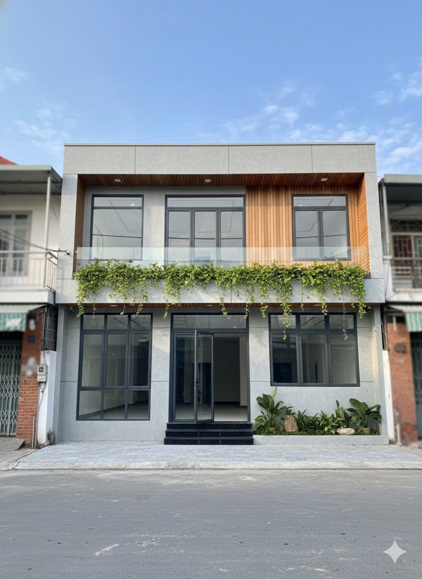 Nhà 2 tầng mặt tiền rộng 8m tại Bình Hưng Hoà A, Bình Tân