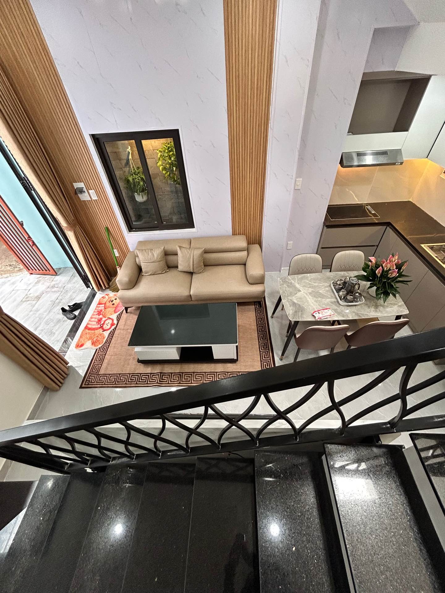 Nhà mới tiện nghi ngay trung tâm, giá cực tốt
