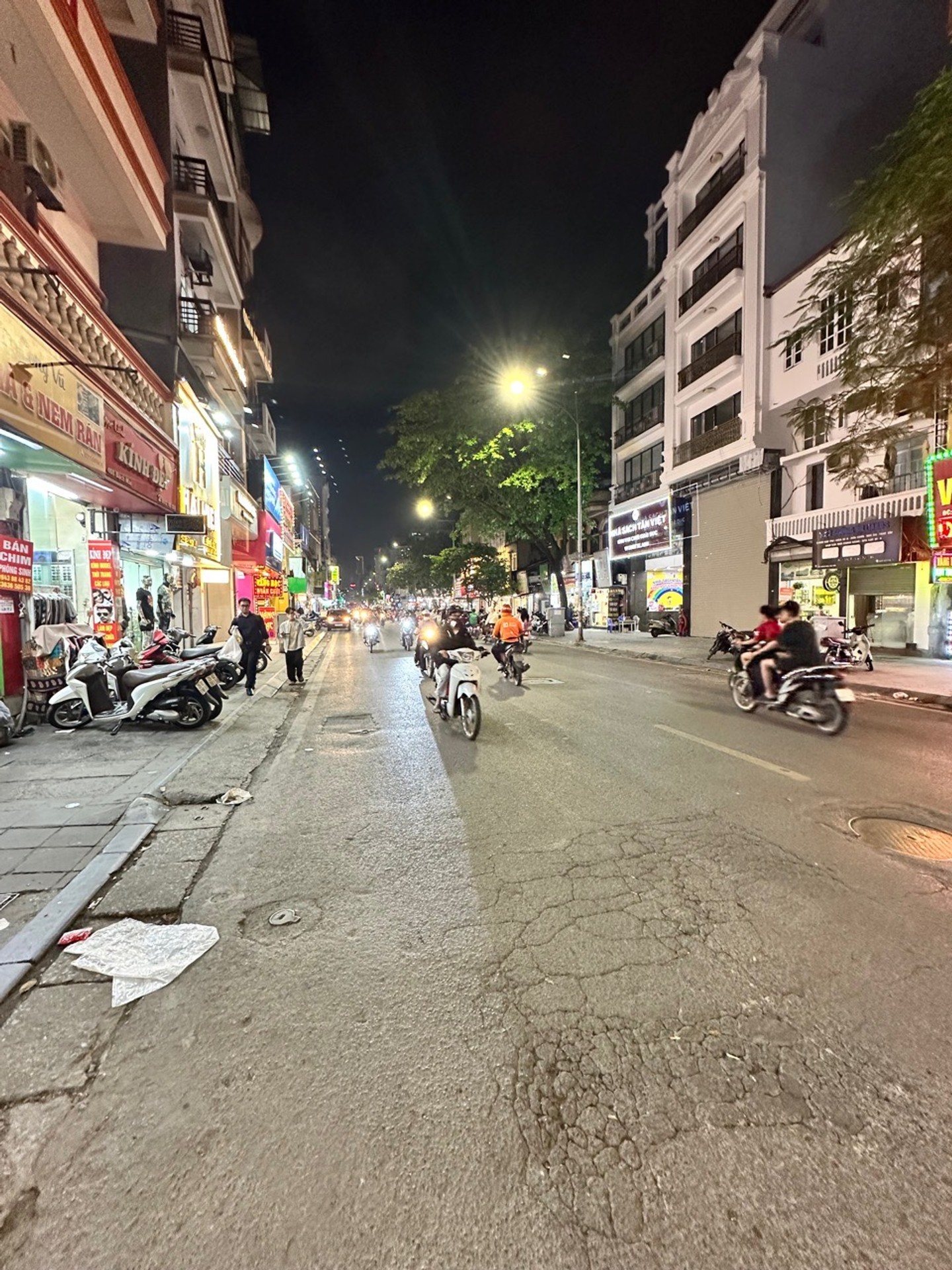 Nhà Lô Góc 7 Tầng Thang Máy Phố Bạch Mai - Tỏa Sáng Mọi Góc Nhìn