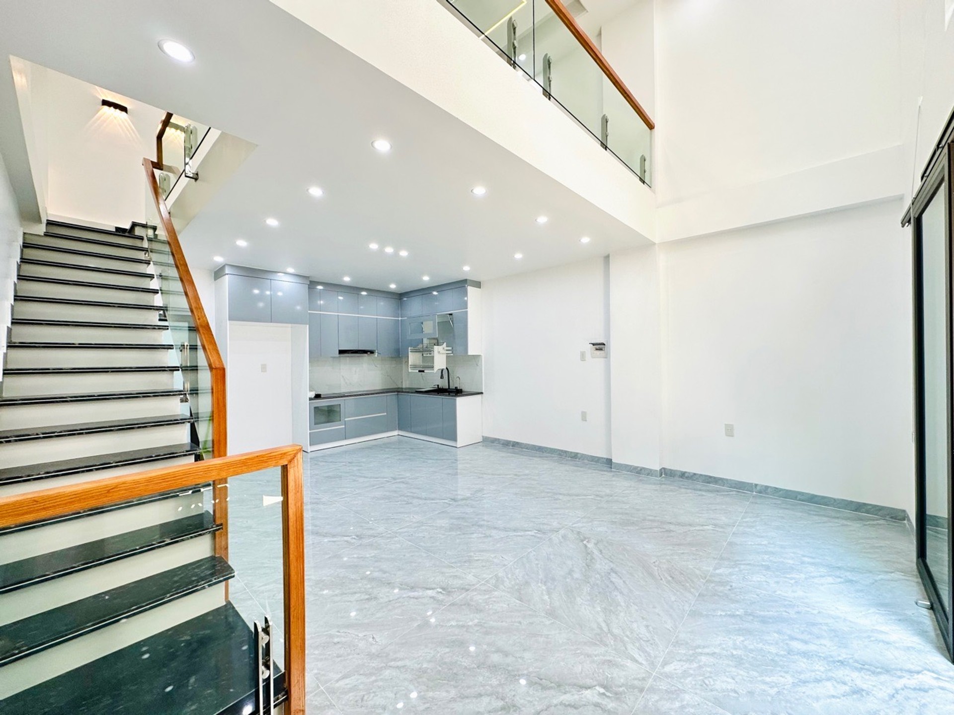 Siêu phẩm nhà phố 5 tầng full nội thất gần Quán Nam Kênh Dương