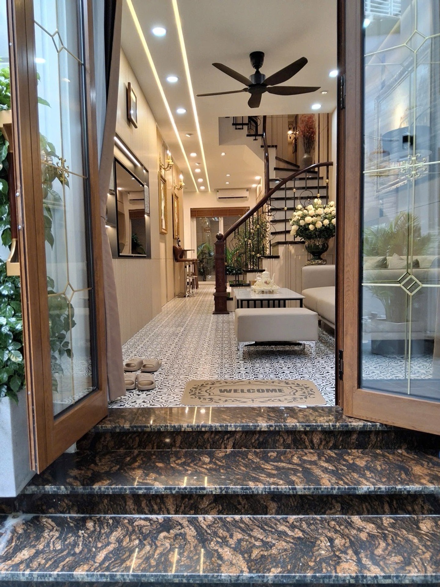 Bán nhà riêng 5 tầng quận Hai Bà Trưng, diện tích~70m², thiết kế hiện đại, vị trí trung tâm