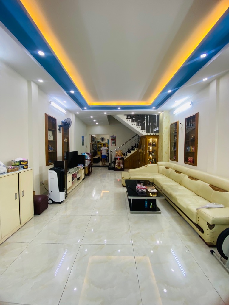 Nhà mặt phố 4 tầng kiên cố, vị trí đắc địa tại Quận 12 - Cơ hội sở hữu ngay với giá hợp lý