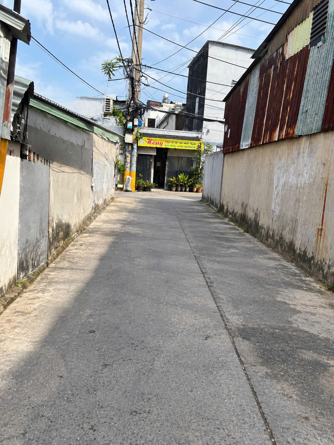 Bán đất tặng nhà cấp 4 đường Trương Thị Hoa Q12 gần ST Metro 68M2 Giá chỉ 3.68 Tỷ