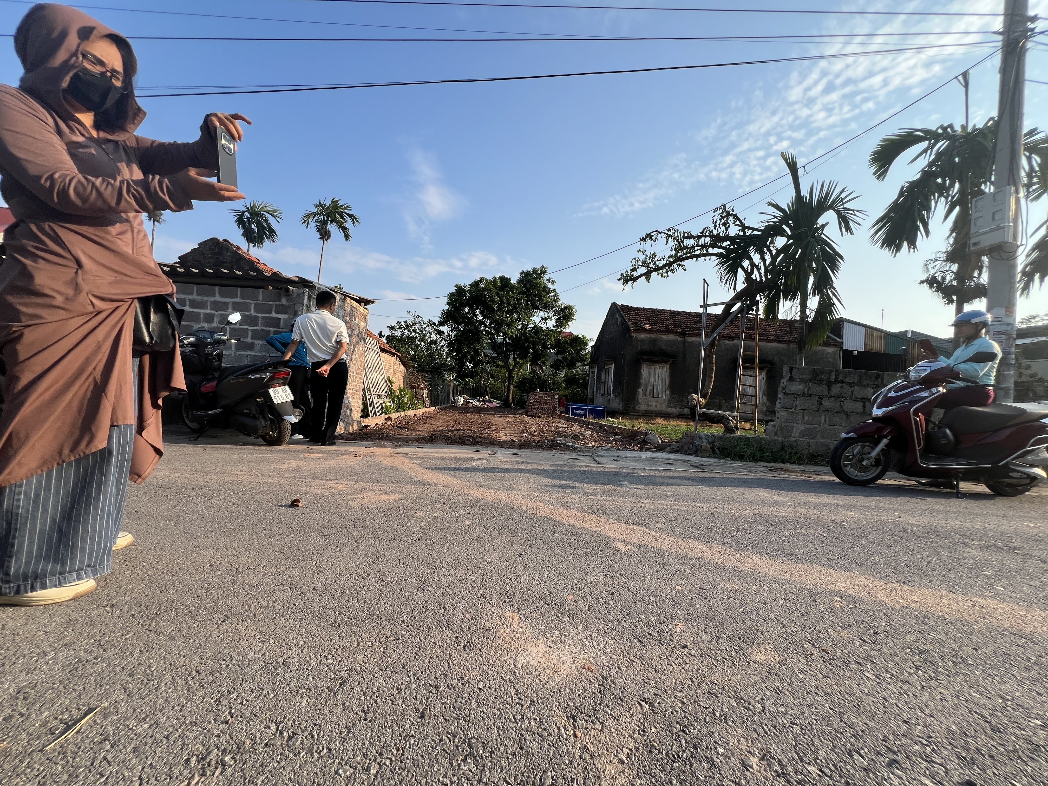 Bán 100m đất Bãi sậy - Triệu Việt Vương-
Hưng Yên - Đường Thông,rộng 6m, oto đỗ cửa