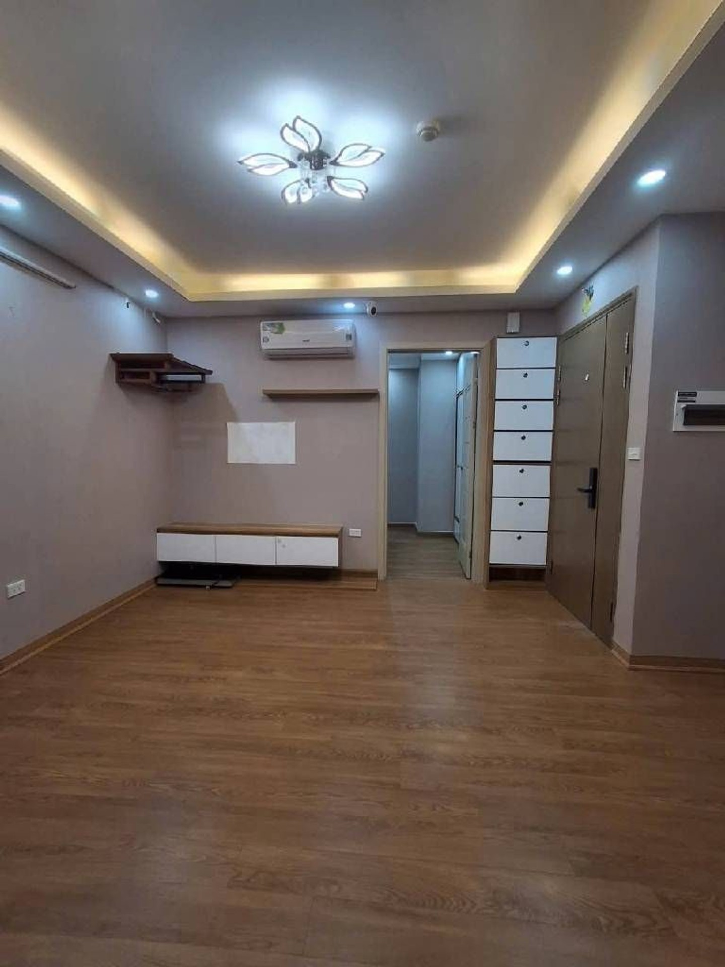 Bán căn hộ chung cư 2 phòng ngủ tại Phúc Lợi, thiết kế thoáng mát, pháp lý rõ ràng