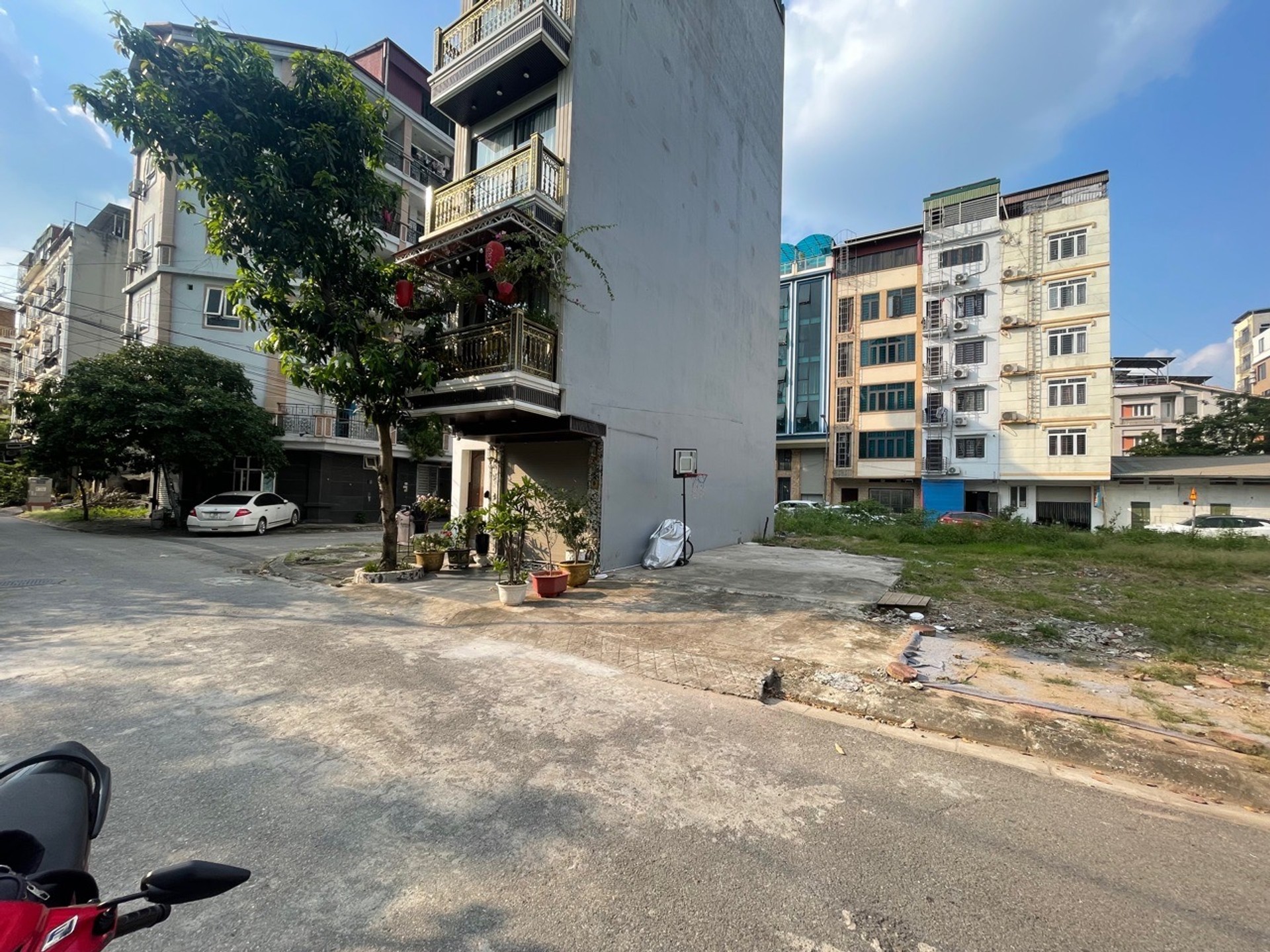 Đất phân lô - Ô tô tránh - Phú Diễn 30m2 - xây làm : Kinh doanh - công ty 6 tầng thang máy đẹp 8,9T