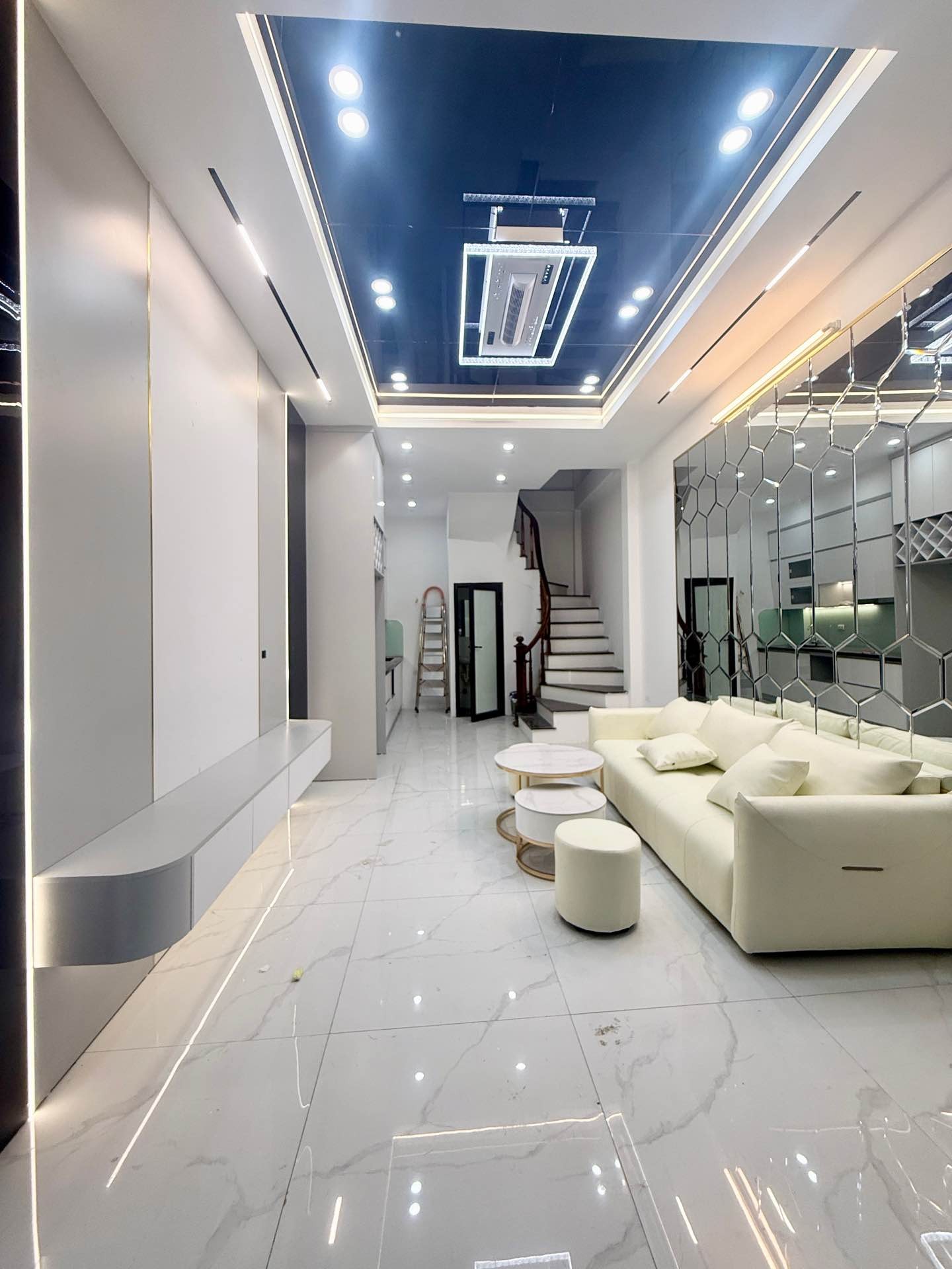 Bán nhà 5 tầng mới xây tại khu vực Xuân Đỗ, diện tích 30m² giá 6.2 tỷ đồng