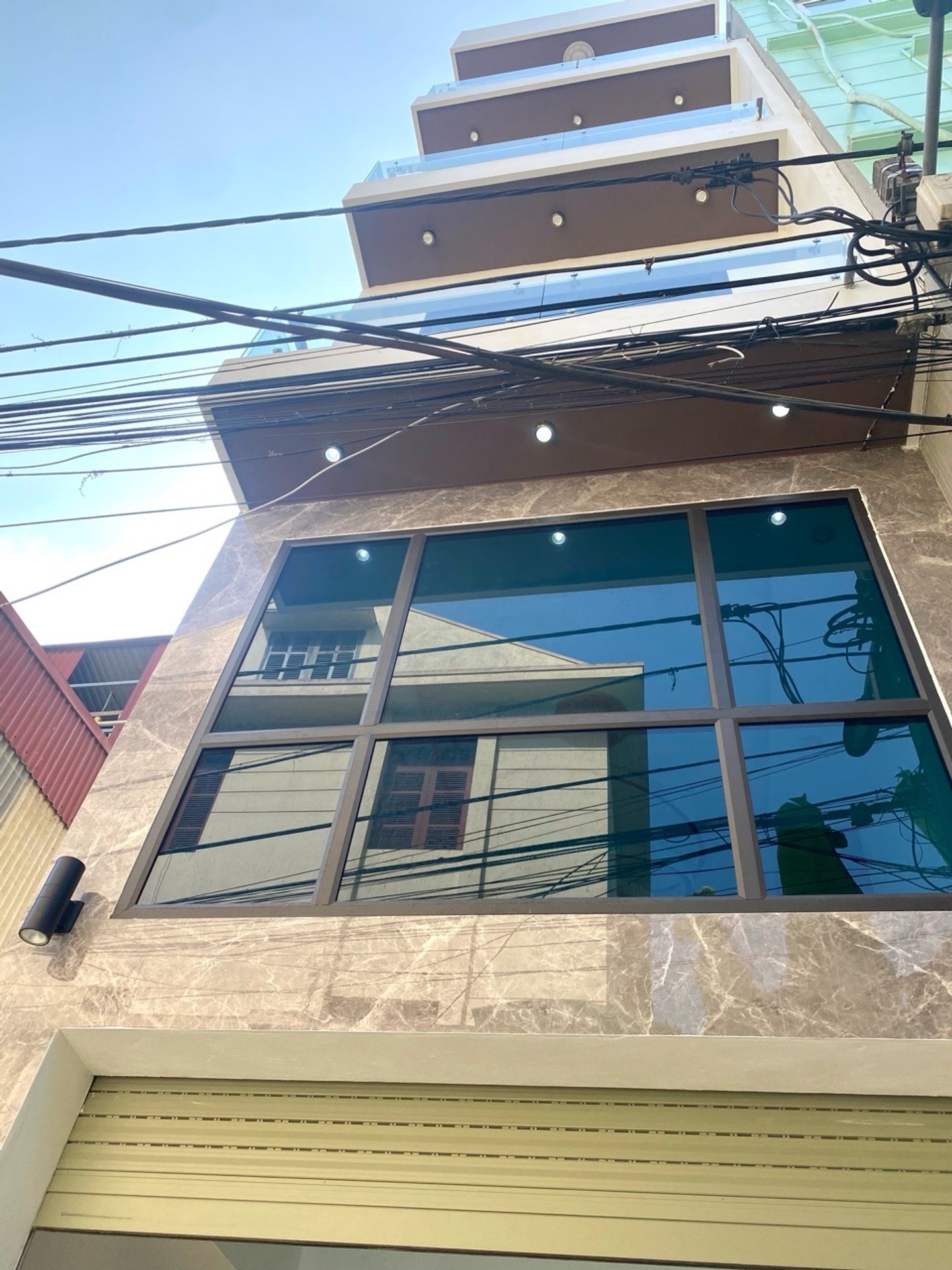 Nhà 6 tầng có thang máy gần chợ ngõ rộng thoáng Nguyễn Văn linh trung tâm thạch bàn