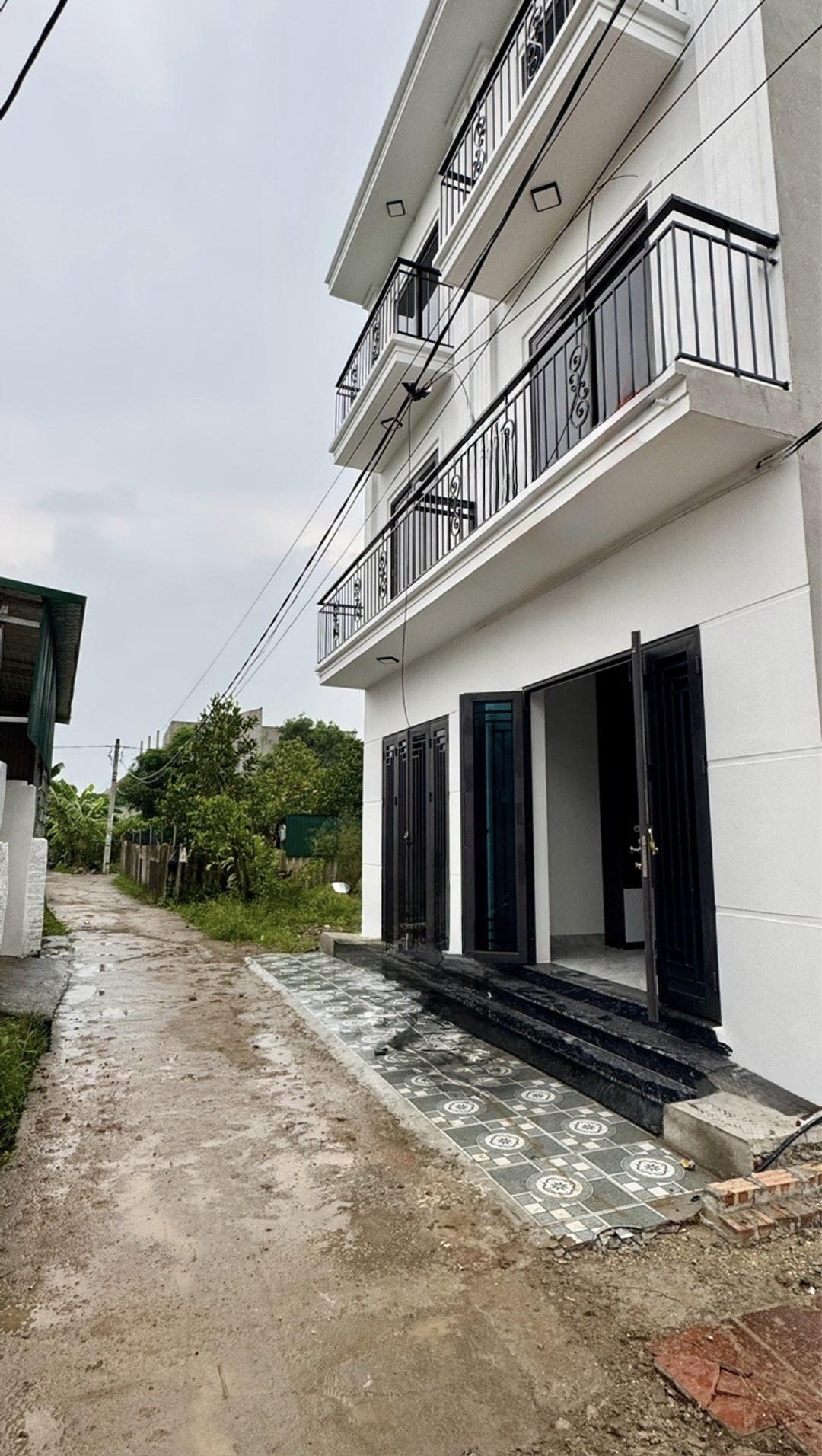 NÓNG BÁN NHÀ 3 TẦNG MỚI CỨNG - MỸ HÀO HƯNG YÊN