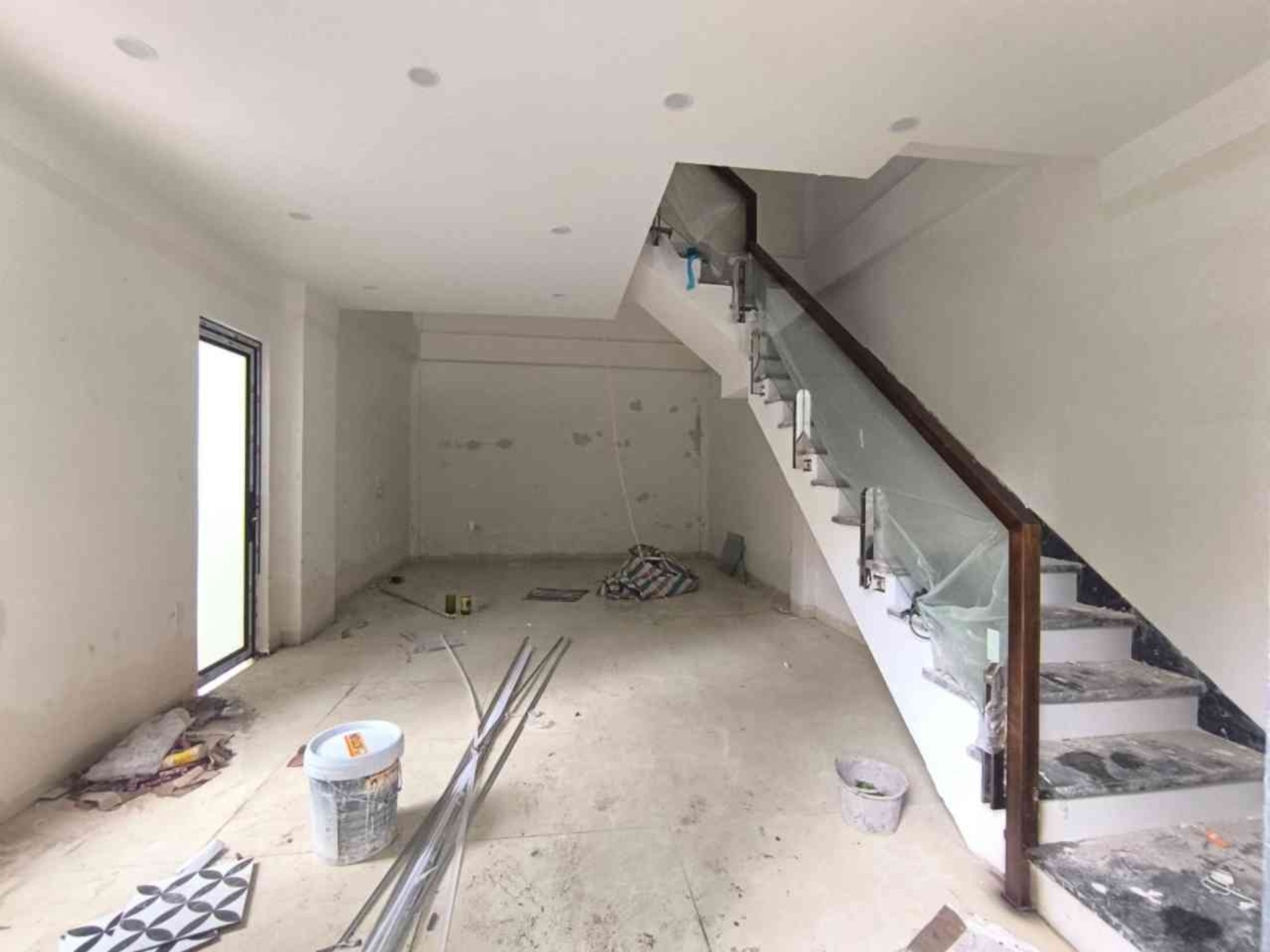 Nhà riêng 4 tầng với sân rộng tại quận trung tâm tiện nghi