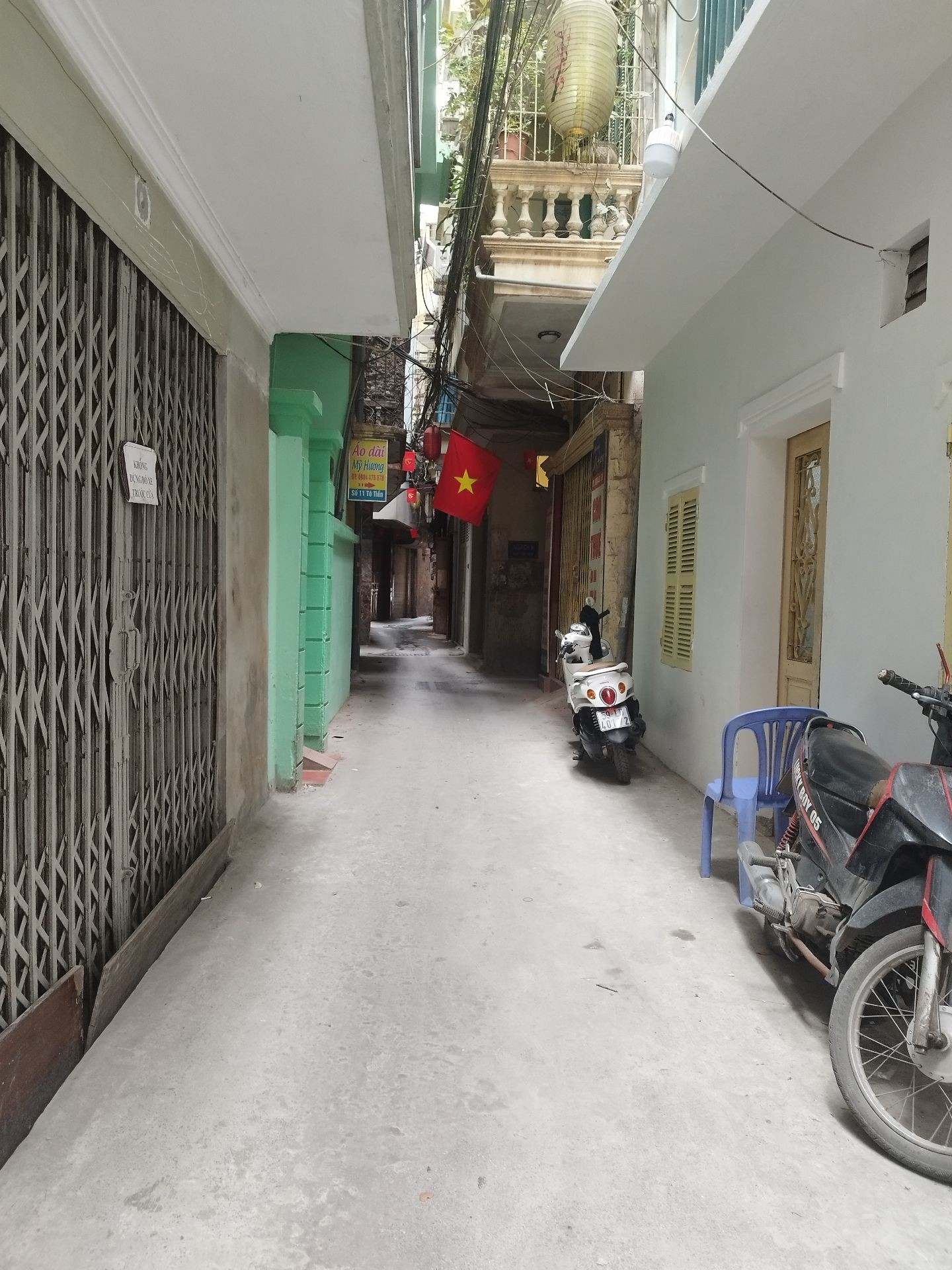 Bán nhà Khâm Thiên, 50m ra phố, 20m 4 tầng ở luôn, sổ đỏ nở hậu