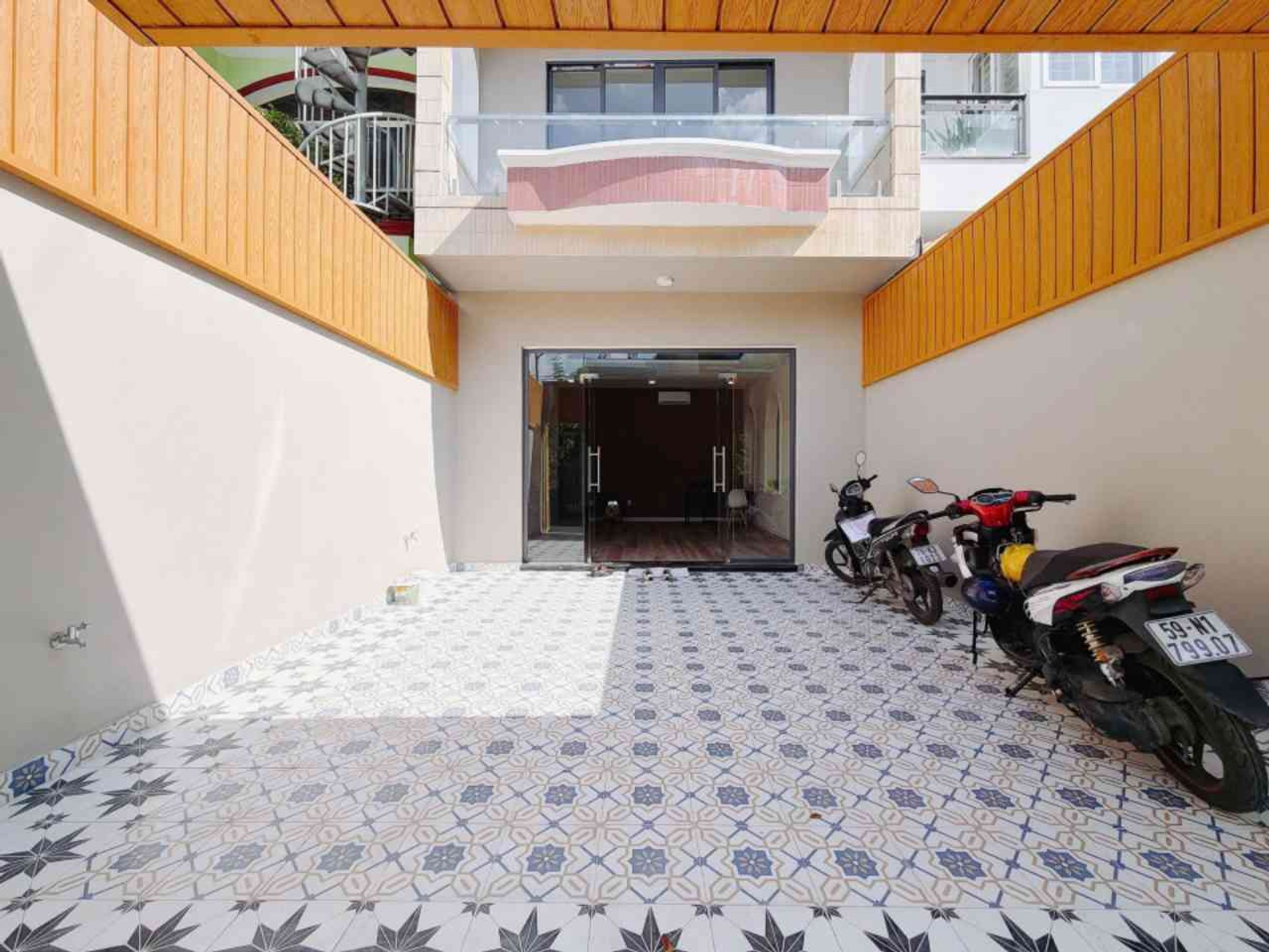 Bán nhà mặt phố 3 tầng tại Tân Quy, Quận 7, diện tích 95.4 m2, giá 19 tỷ - 0934 194 634 Em Quý