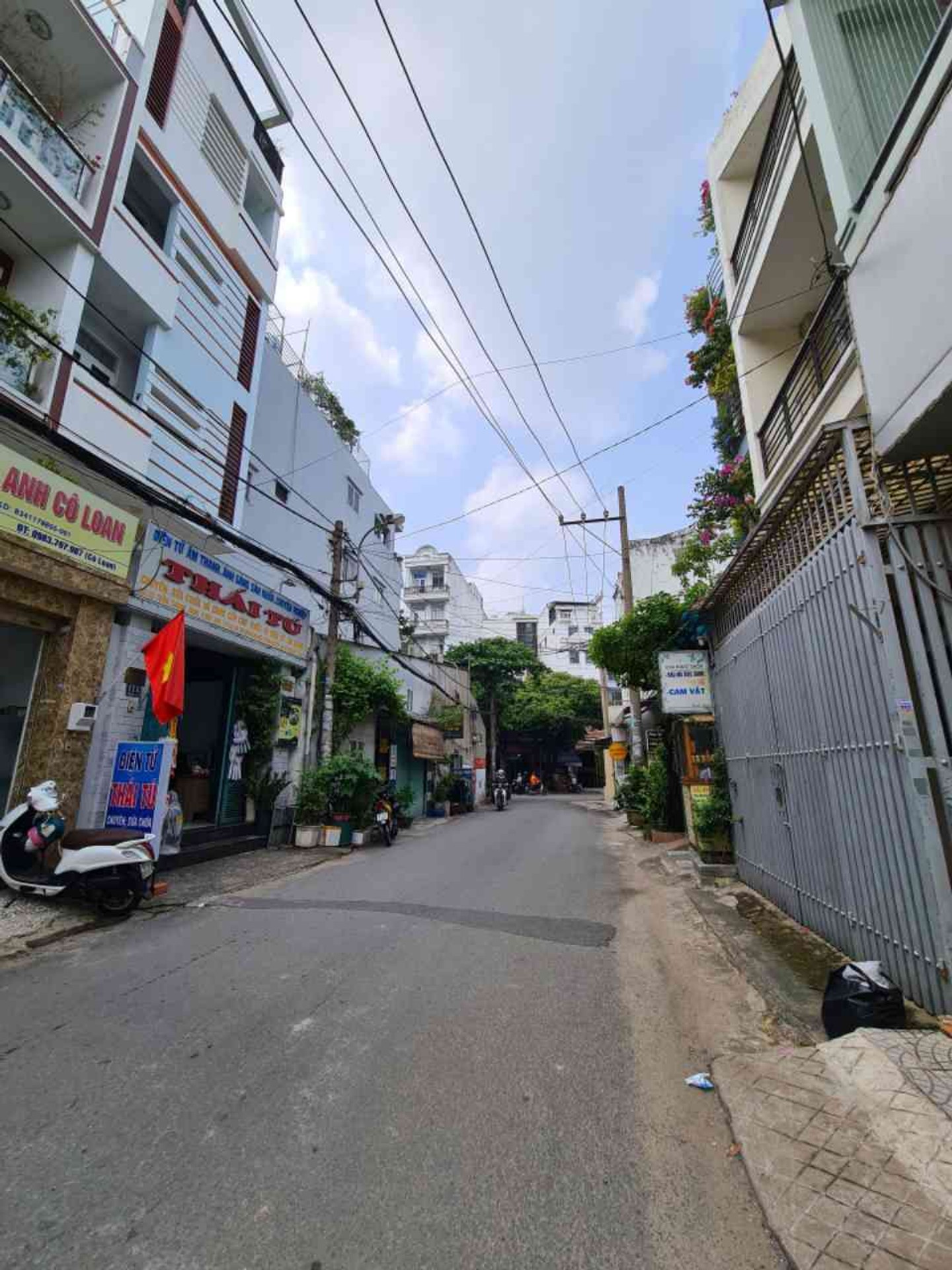 Nhà rộng tiện nghi ngay Tân Sơn, hẻm xe hơi
