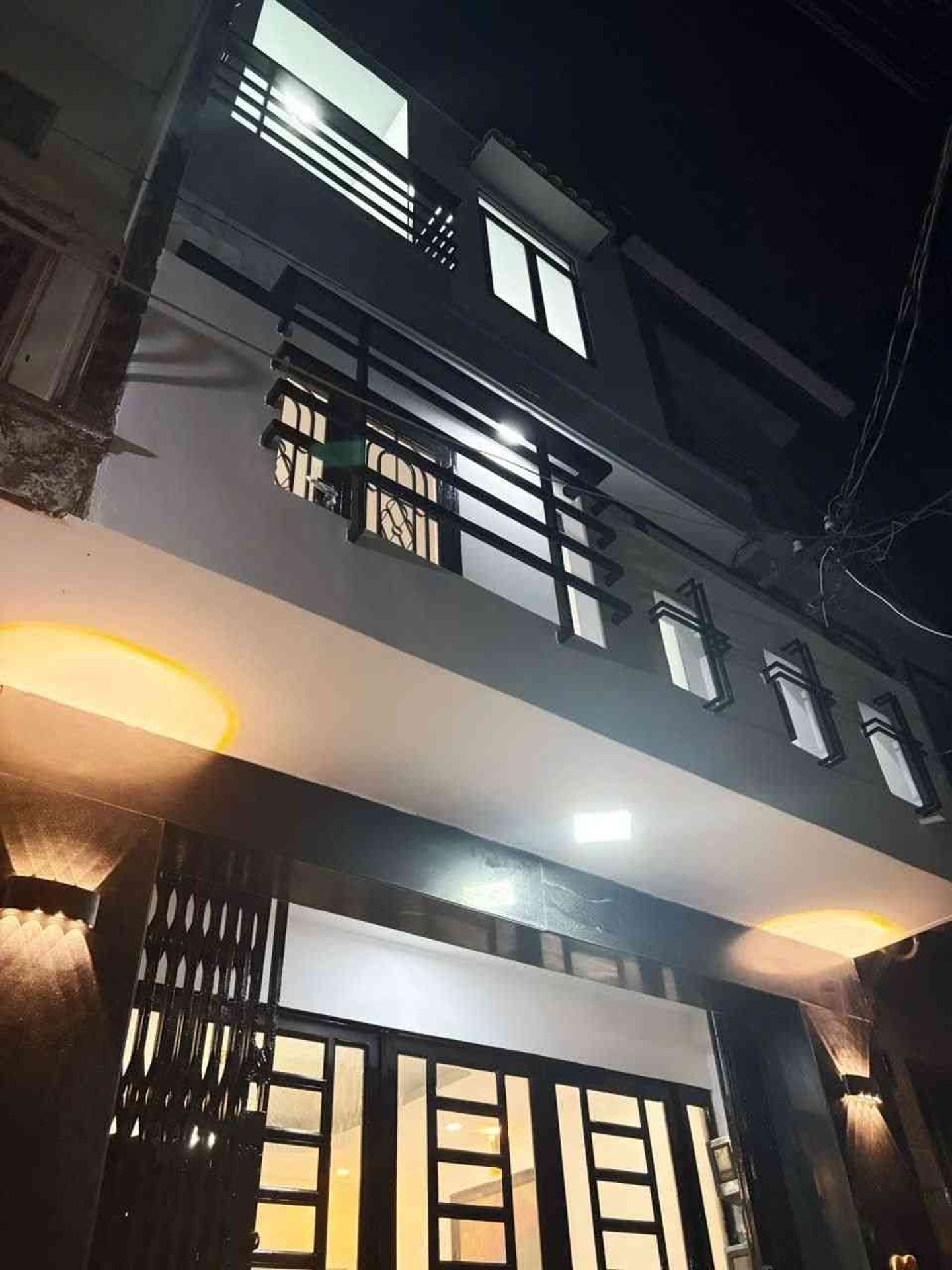 Thái Phiên.P.2.Q.11
👉Nhà mới,rất đẹp,sát mặt tiền.
👉Nhà chỉ cách 2 căn ra đến đường.Hẻm trước n
