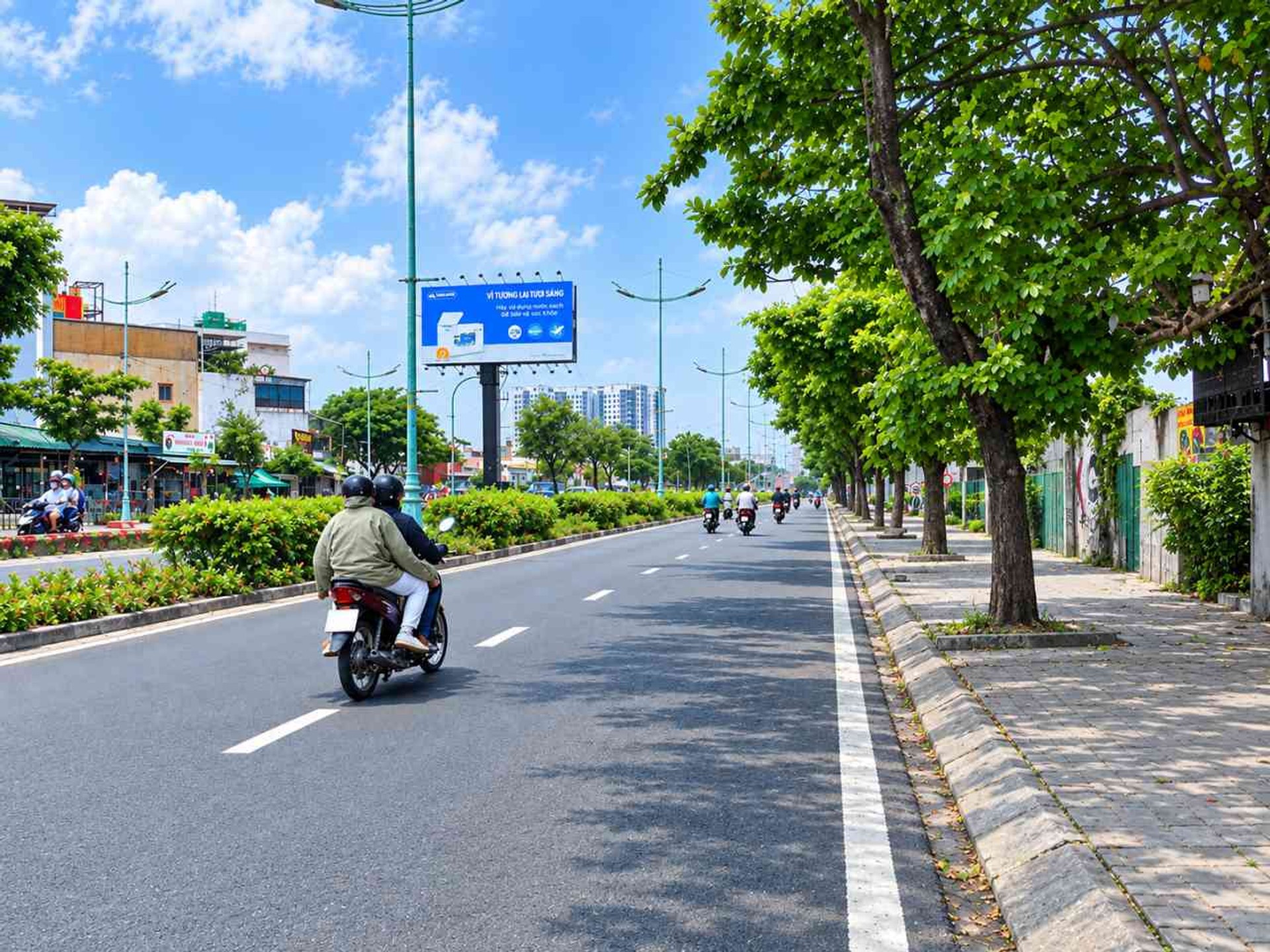 Bán nhà mặt phố xã Tân Thuận, TP HCM, mặt tiền 6m, 4 tầng lô góc kinh doanh đa ngành