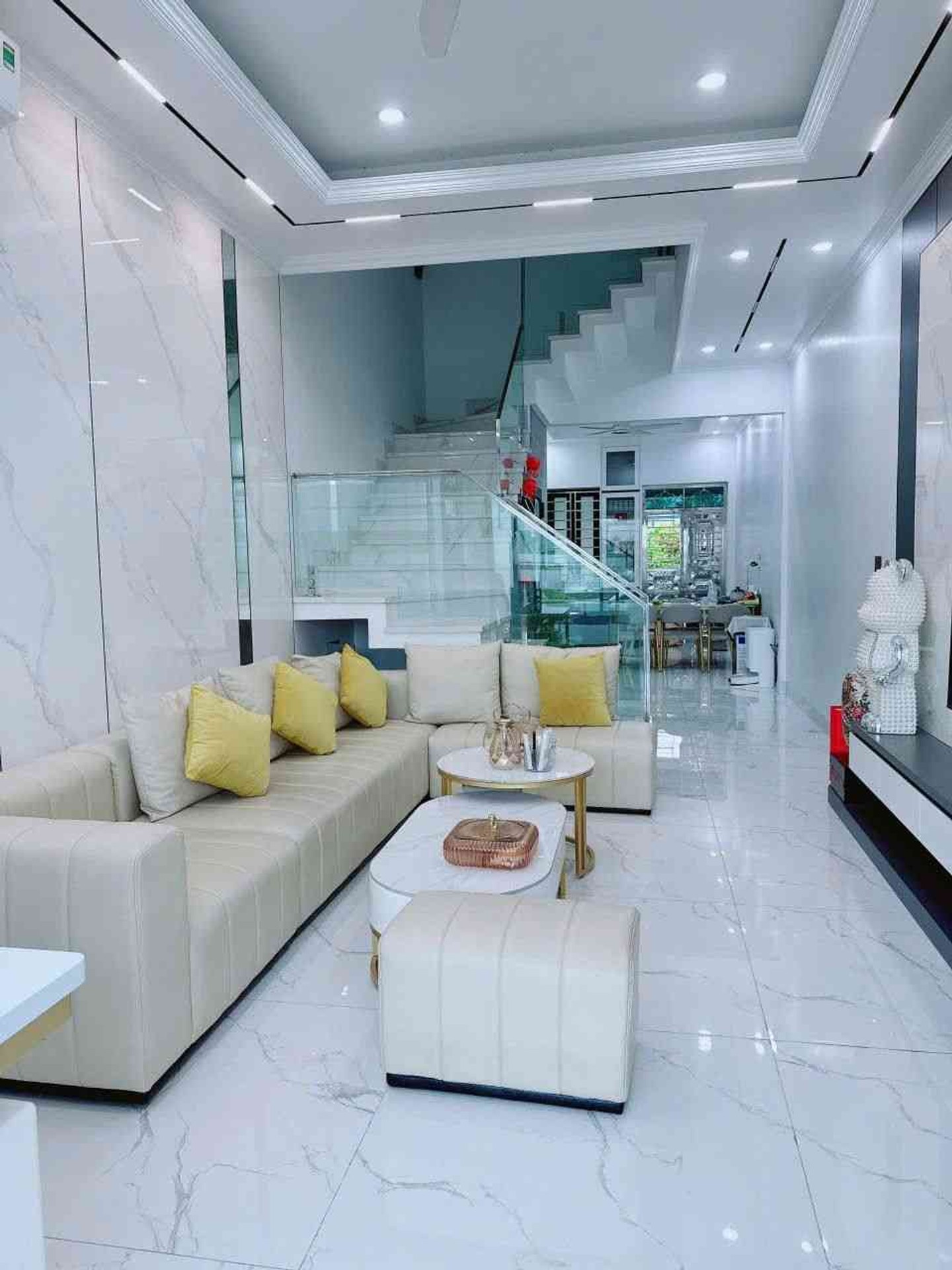 Nhà mặt phố 3 tầng hướng Nam tại khu dân cư sầm uất