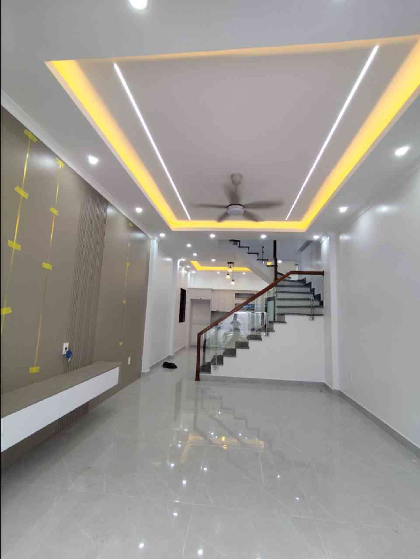 Nhà lô góc 4 tầng xây mới tại trung tâm Miếu Hai Xã