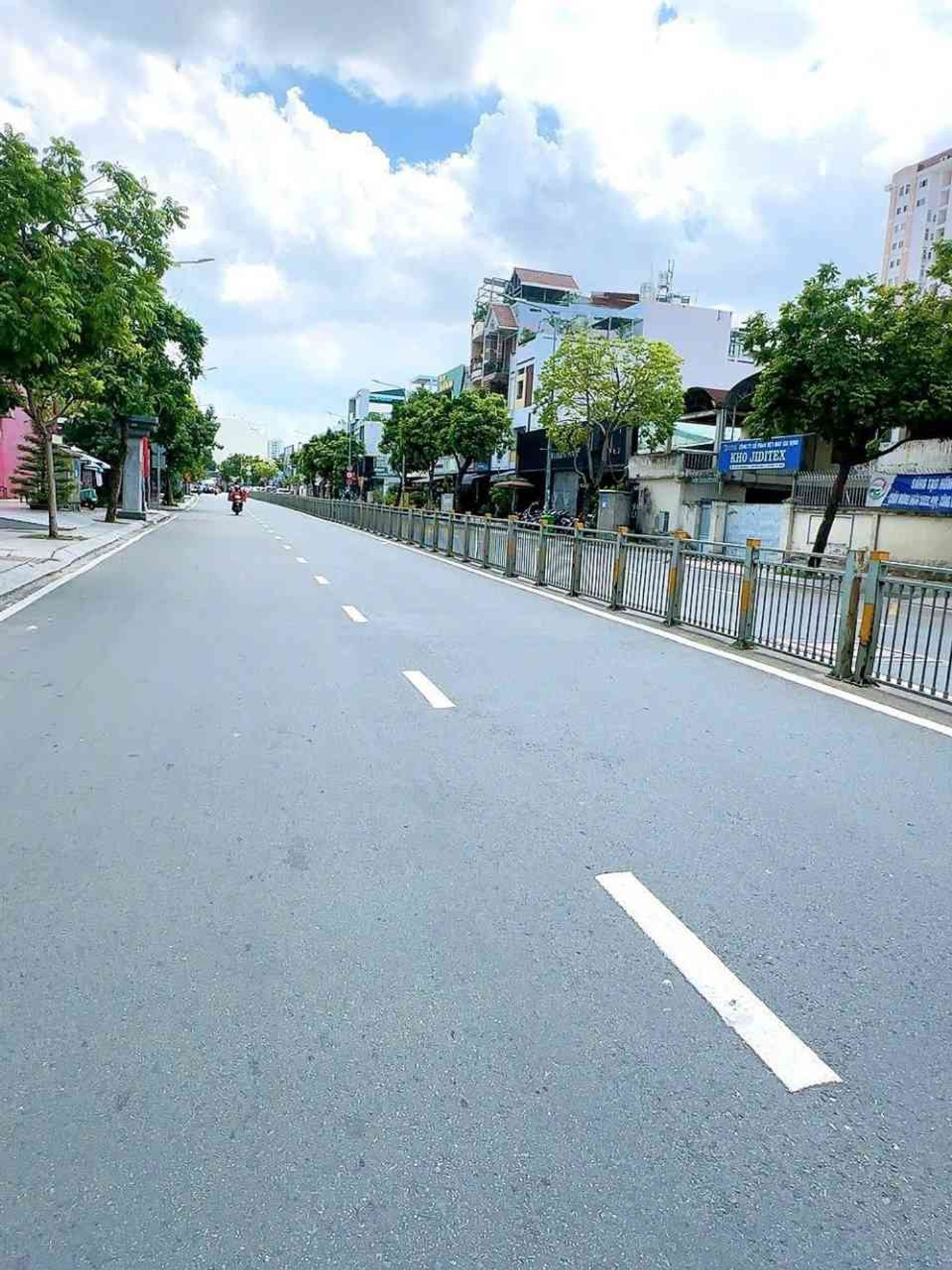 Bán nhà mặt phố 5 tầng lô góc 2 mặt thoáng tại phường Lũy Bán Bích